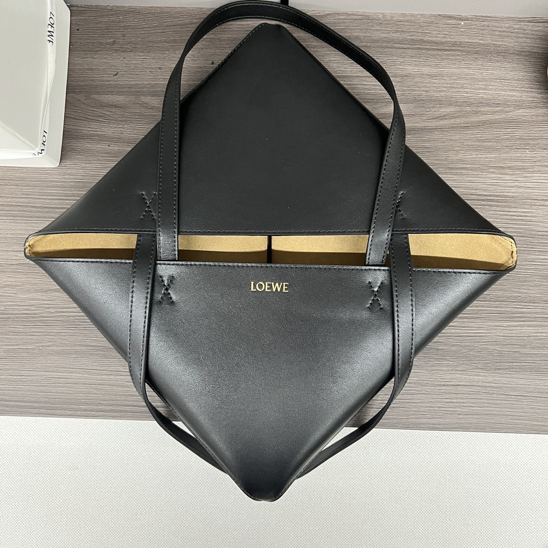 Bagsaaa L0ew* Medium Puzzle Fold tote in shiny calfskin black - 31.5 cm