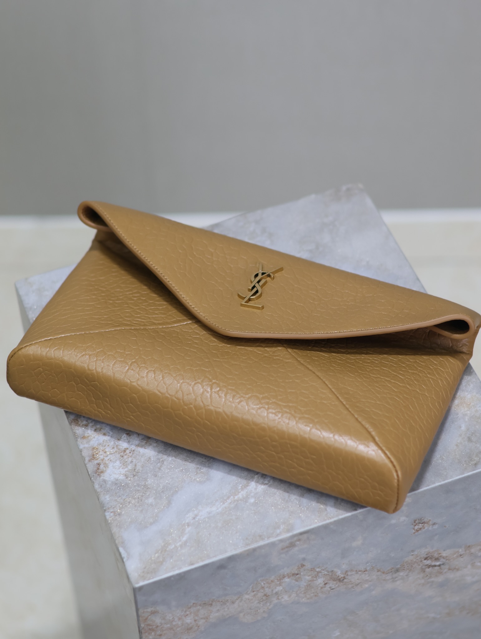 Bagsaaa Cassandre large envelope pouch in lambskin 769307 dark beige - 29.5cm