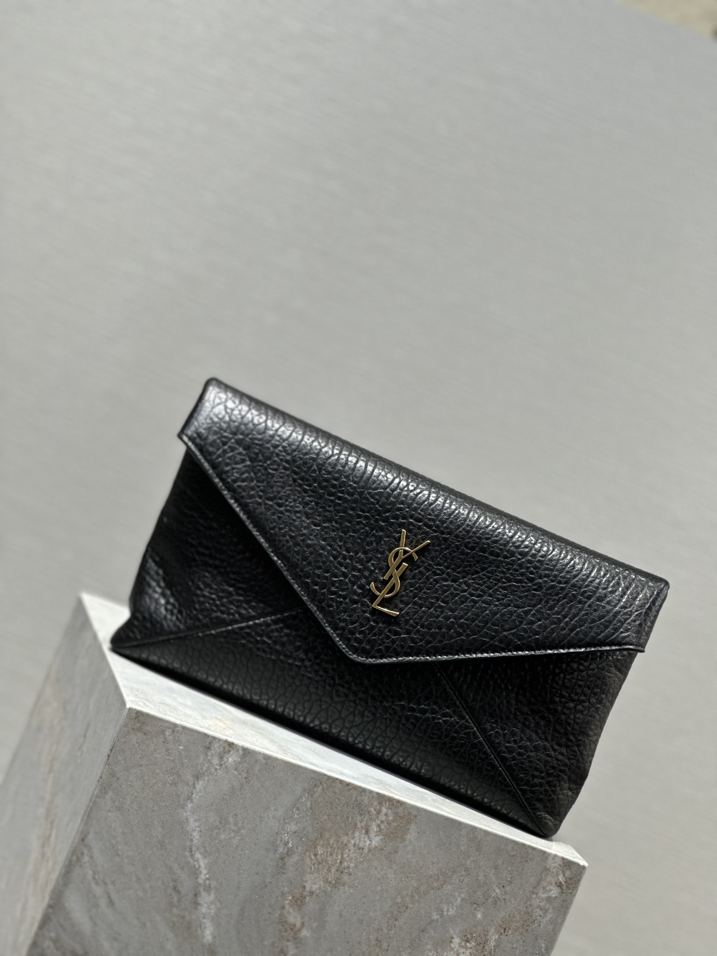 Bagsaaa Cassandre large envelope pouch in lambskin 769307 black - 29.5cm