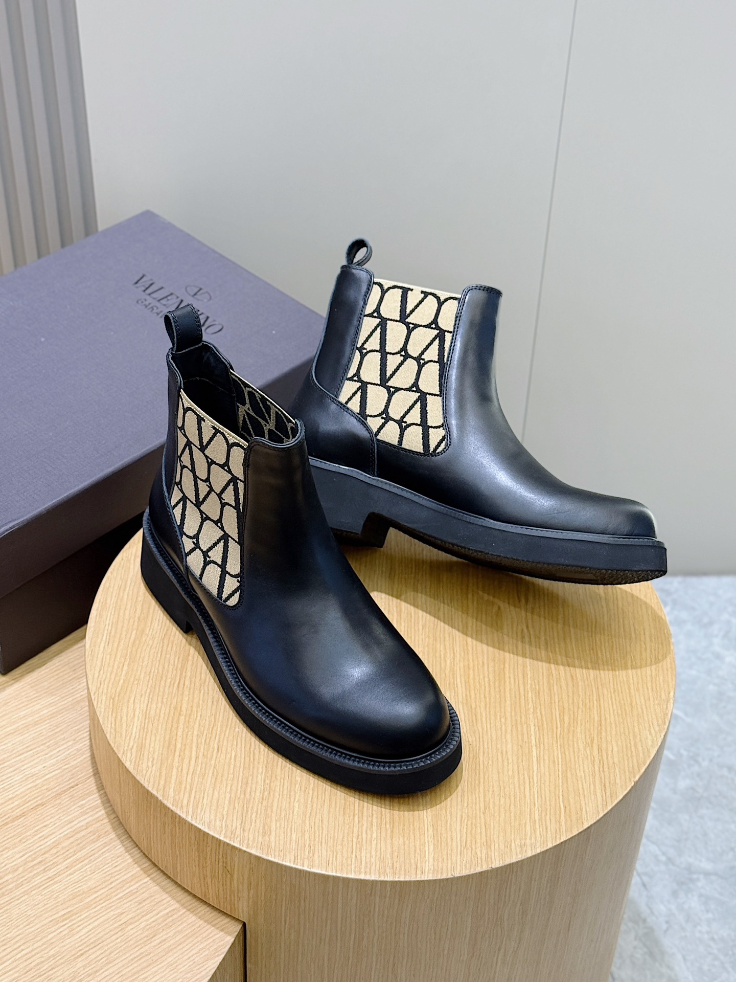 Bagsaaa Va1e*ntin0 Toile Iconographe Chelsea Boot In Toile Iconographe Technical Fabric And Calfskin