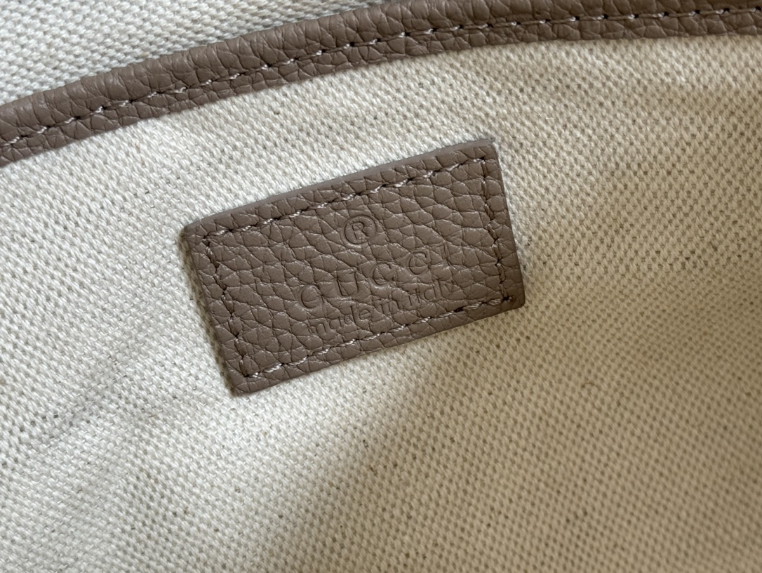 Bagsaaa Gvc*1 GG Emblem medium shoulder bag 815277 taupe - 29.5cm