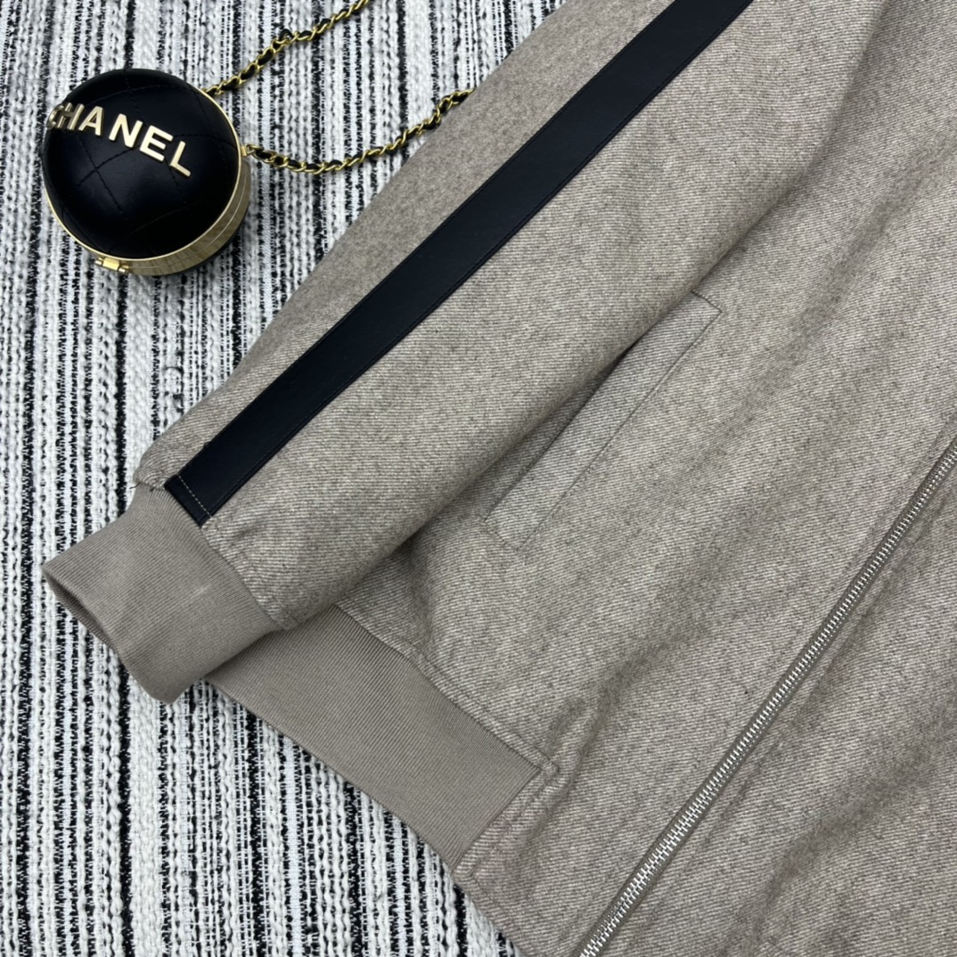 Bagsaaa L0ew* Anagram tracksuit jacket beige