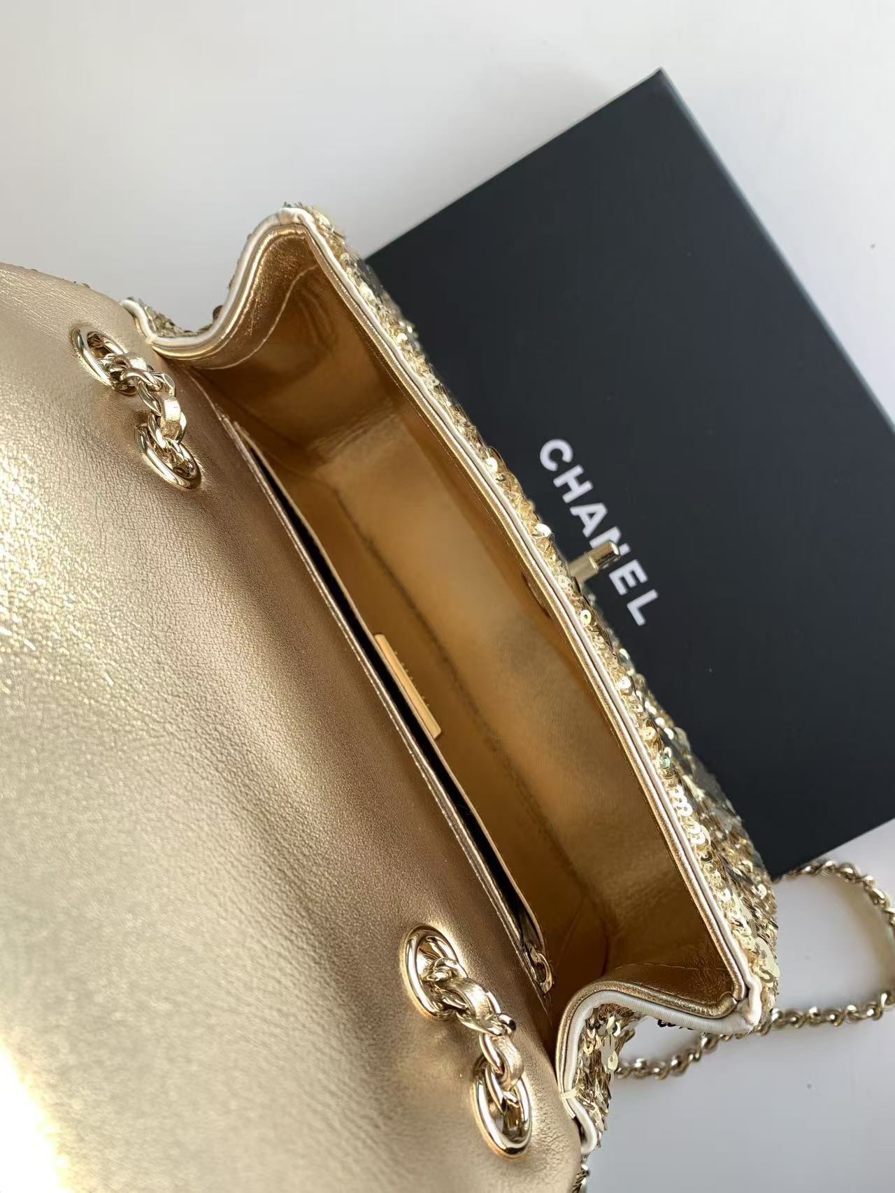 Bagsaaa Ch**el Flap BagSequins & Gold-Tone Metal AS4561 - 14 × 21 × 8 cm