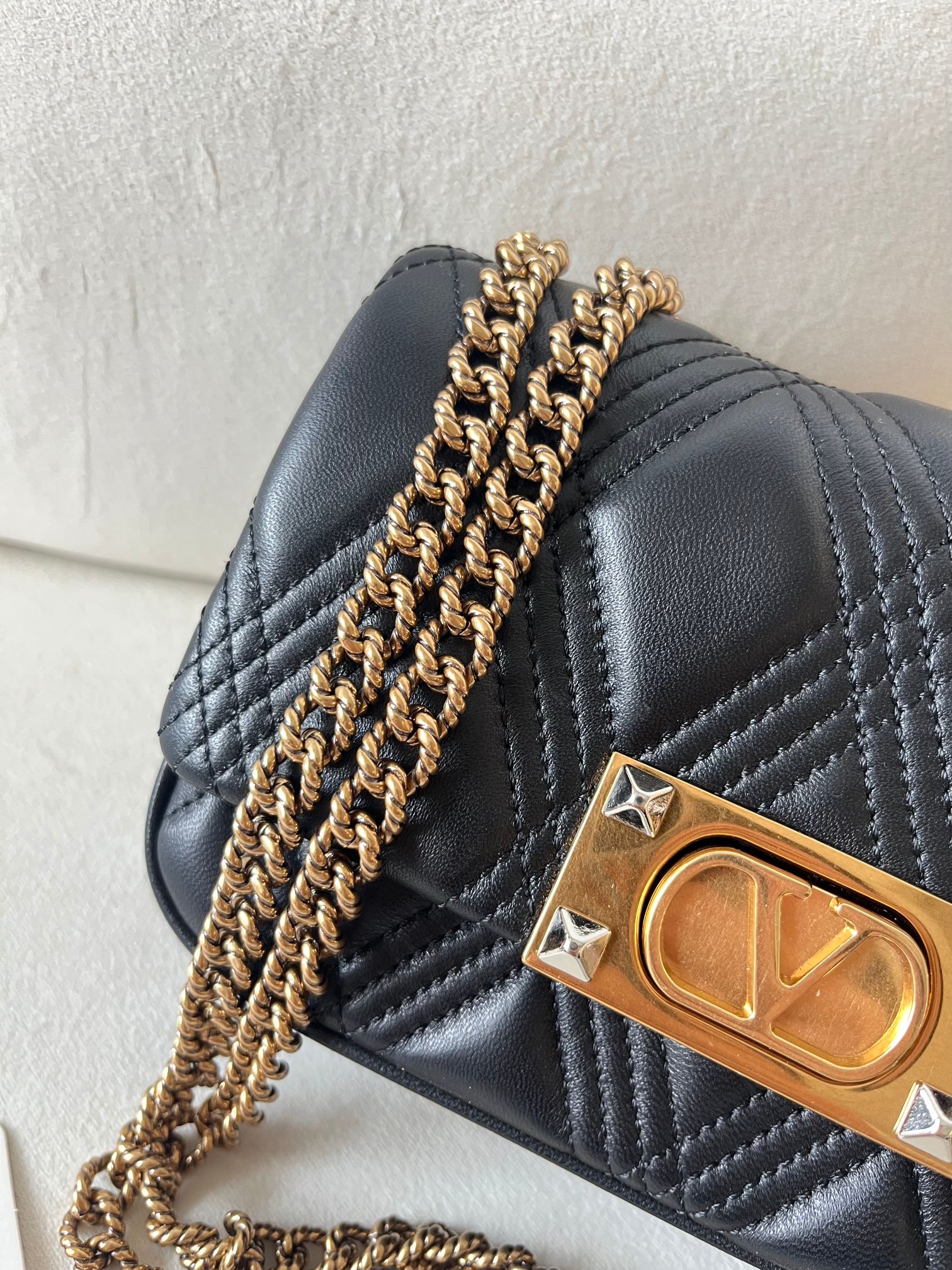 Bagsaaa Va1e*ntin0 Garavani Quiltie 67 Small Shoulder Bag In Quilted Nappa Black - 19cm