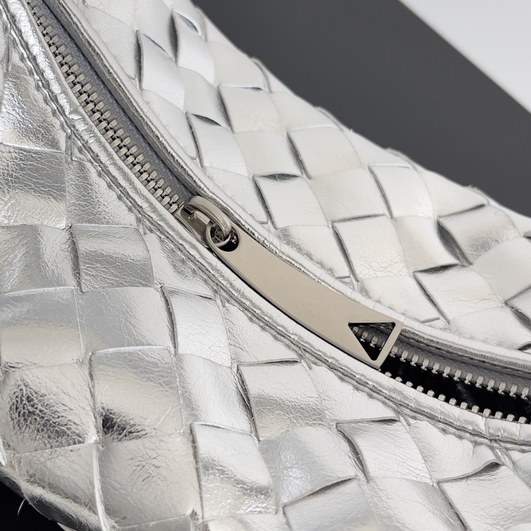Bagsaaa B0tt*ga Ven*ta Mini Jodie 651876 silver - 26cm