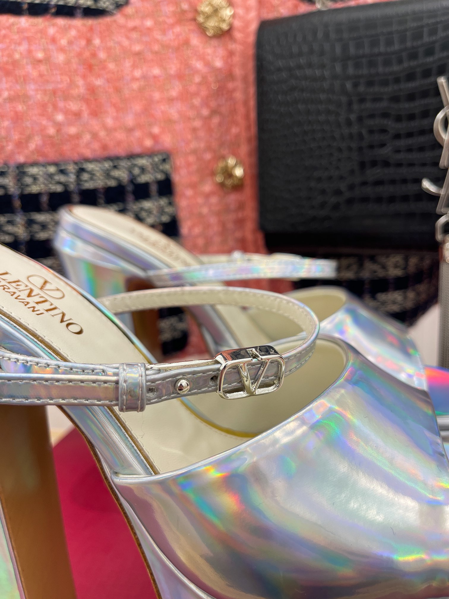 Bagsaaa Va1e*ntin0 Garavani VLogo holographic platform sandals 15cm