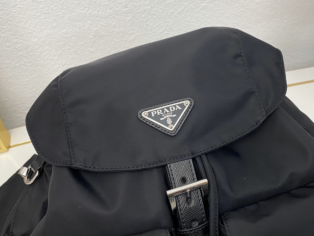 Bagsaaa Pra*a Re-Nylon medium backpack with pouch 1BZ811 black - 32cm