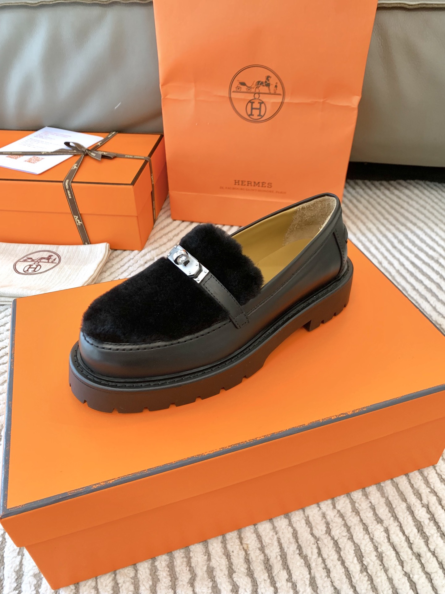 Bagsaaa H**me5 Icone loafer black shearling
