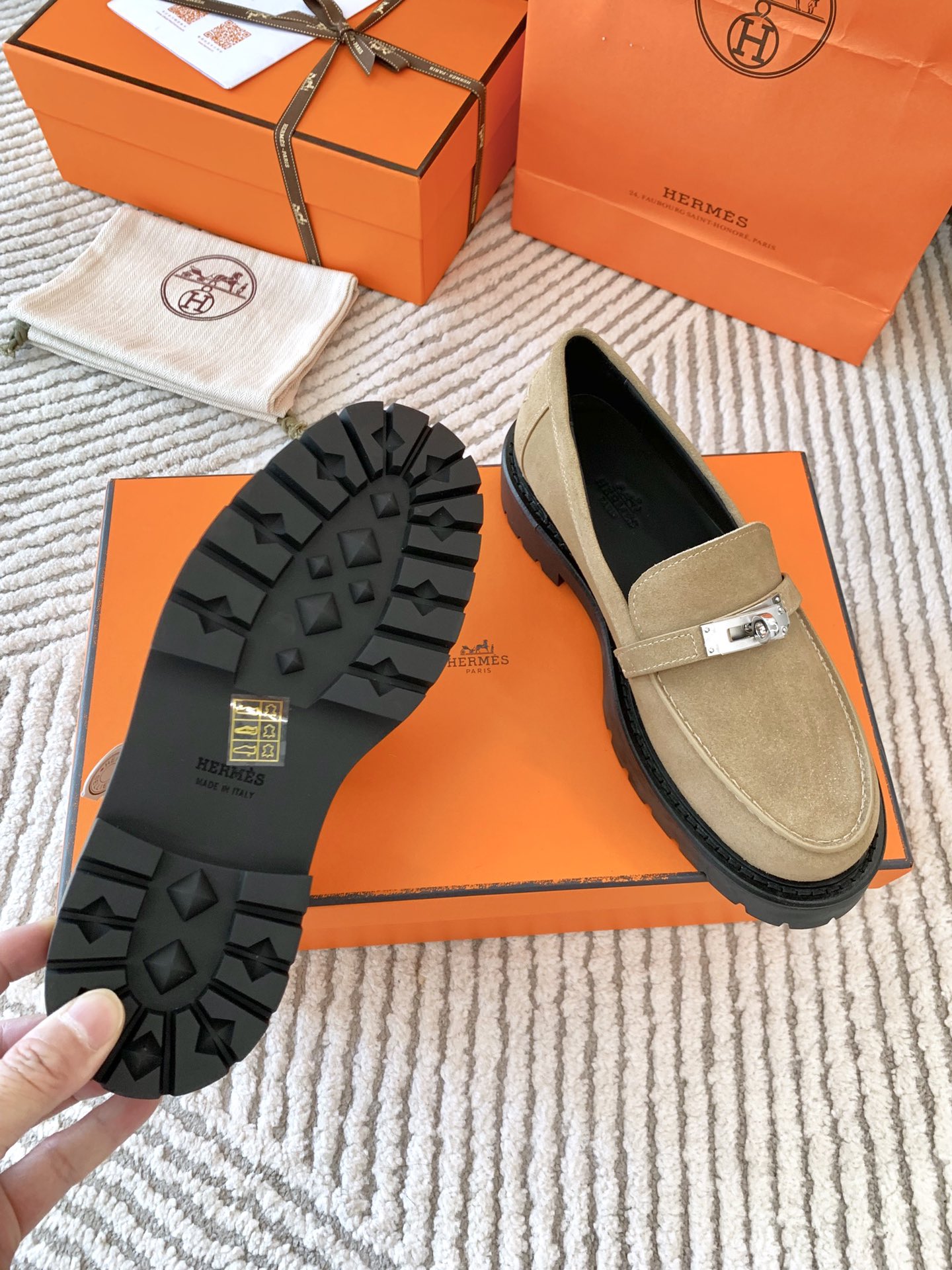 Bagsaaa H**me5 Icone loafer beige sable