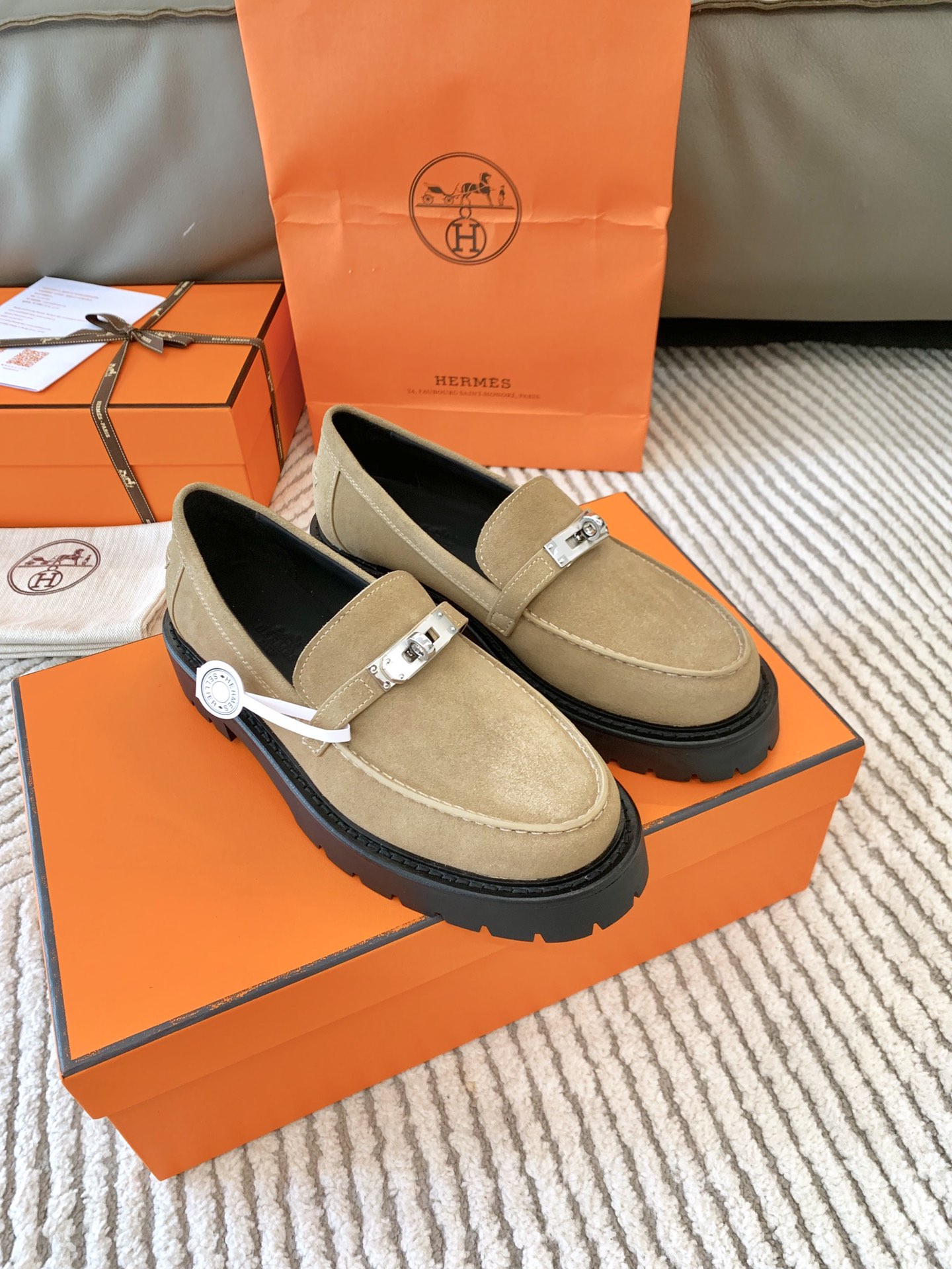 Bagsaaa H**me5 Icone loafer beige sable