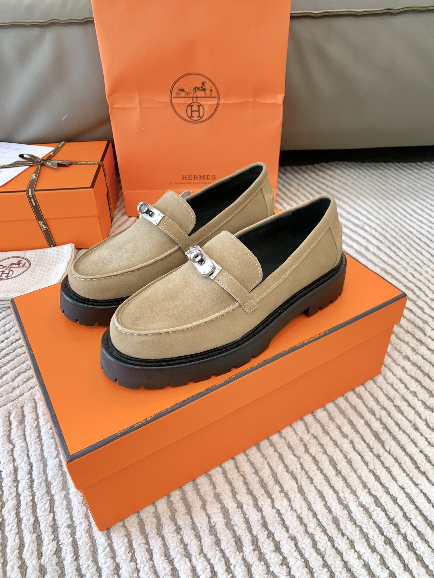 Bagsaaa H**me5 Icone loafer beige sable