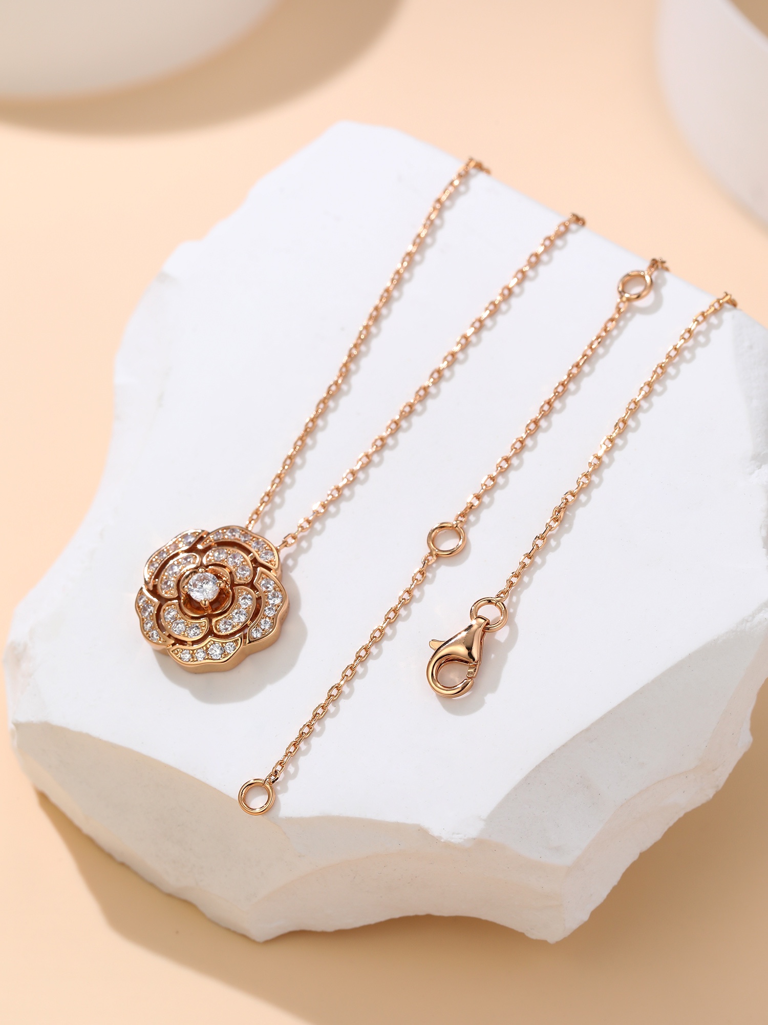Bagsaaa Ch**el Bouton de Camélia Necklace