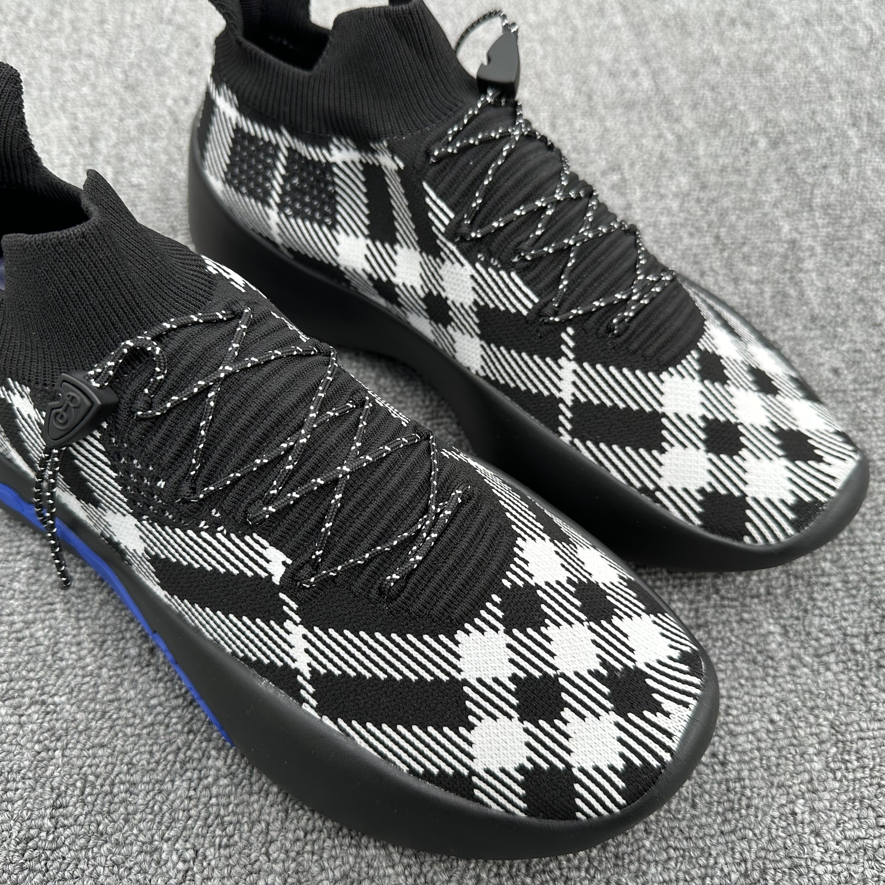 Bagsaaa Bv*b*rry Check Knit Neptune Sneakers