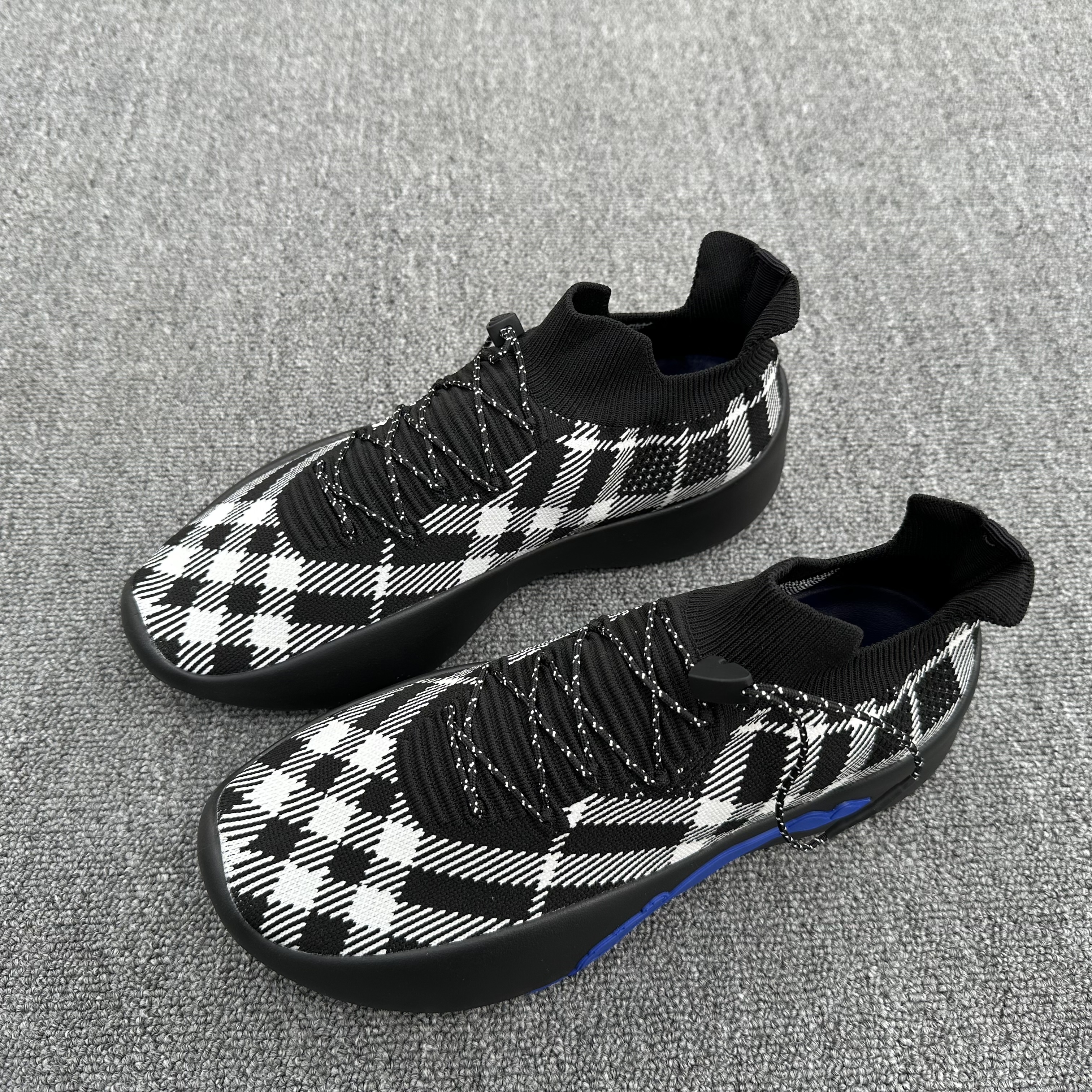 Bagsaaa Bv*b*rry Check Knit Neptune Sneakers