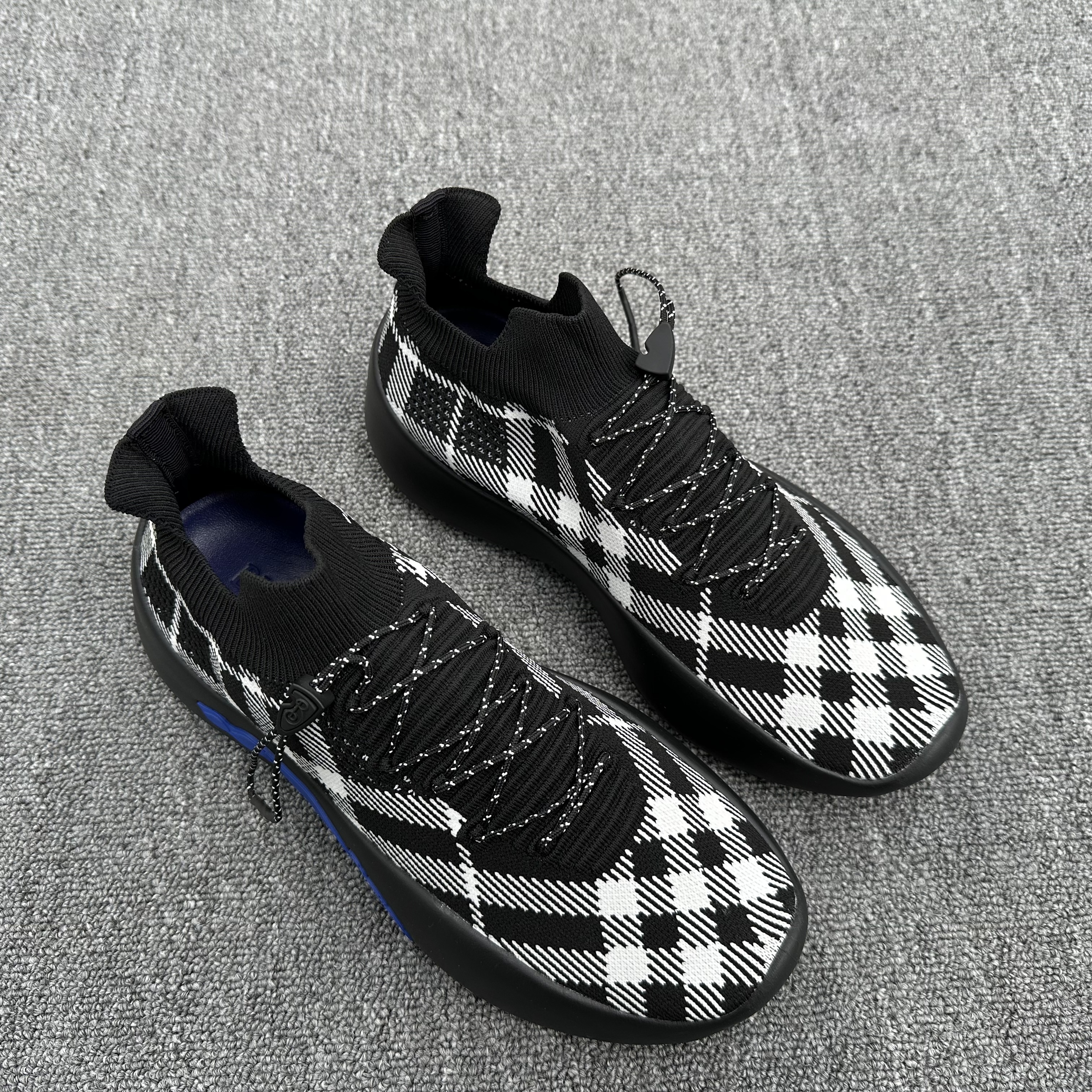 Bagsaaa Bv*b*rry Check Knit Neptune Sneakers