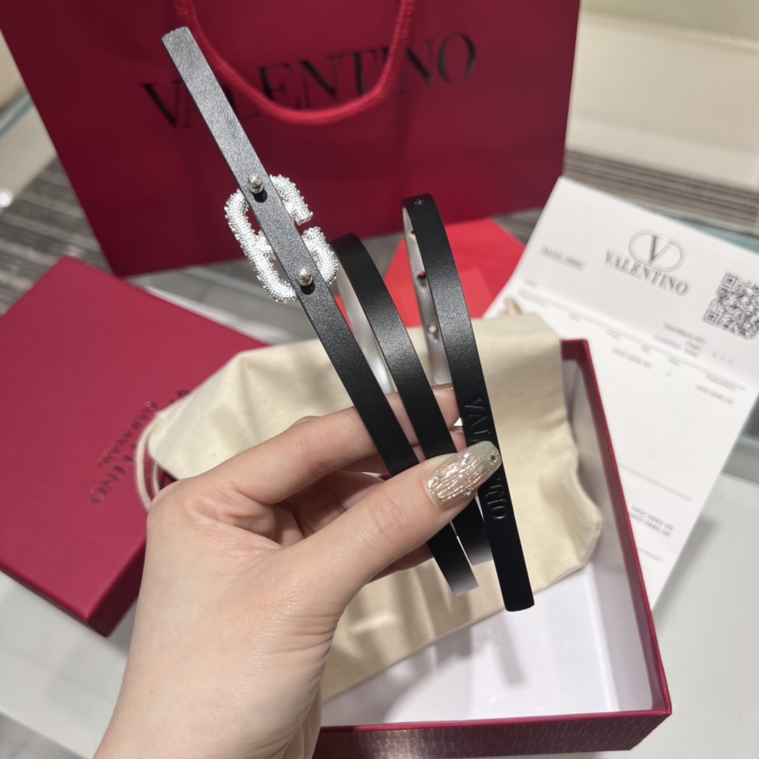 Bagsaaa Va1e*ntin0 Silver Mini Belt 