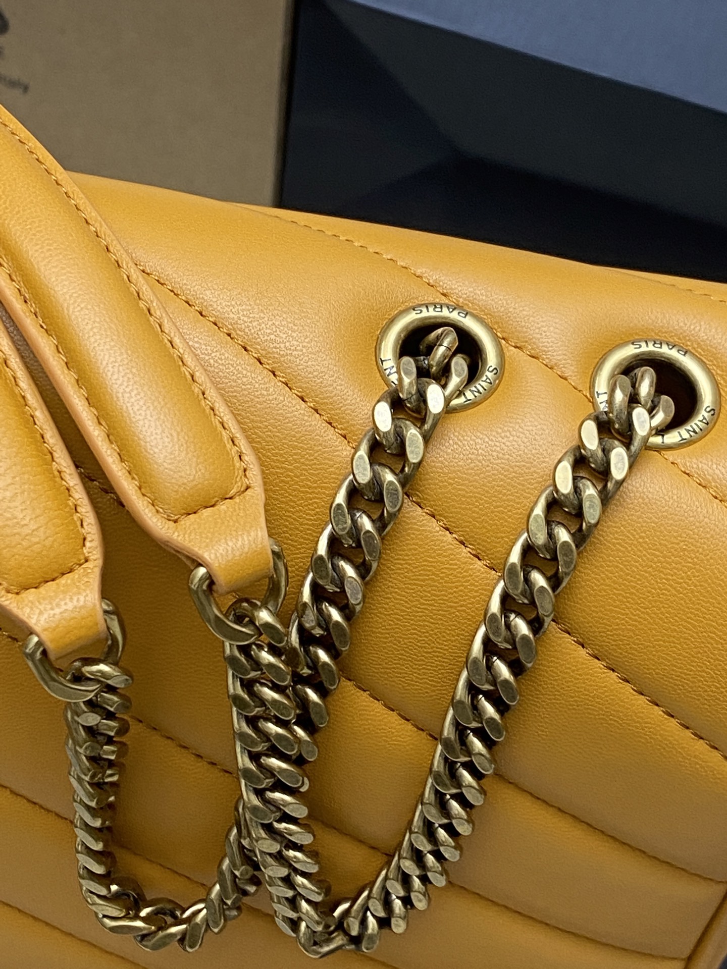 Bagsaaa Y51 Loulou Medium In Matelassé Lambskin 801439 Sunflower - 29 x 17 x 8 CM
