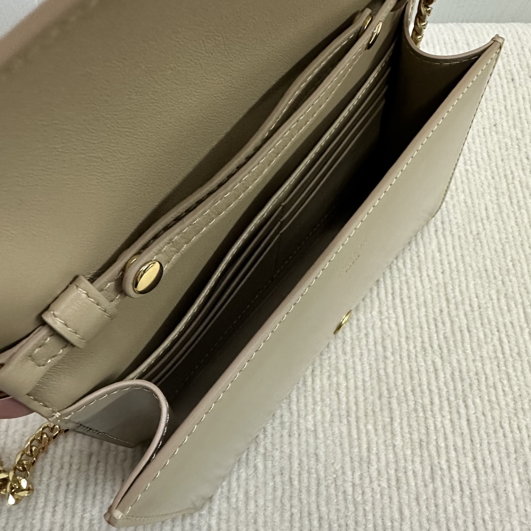 Bagsaaa Ce1i*e Wallet On Chain Margo In Shiny Calfskin 10L033 Beige - 19.5cm