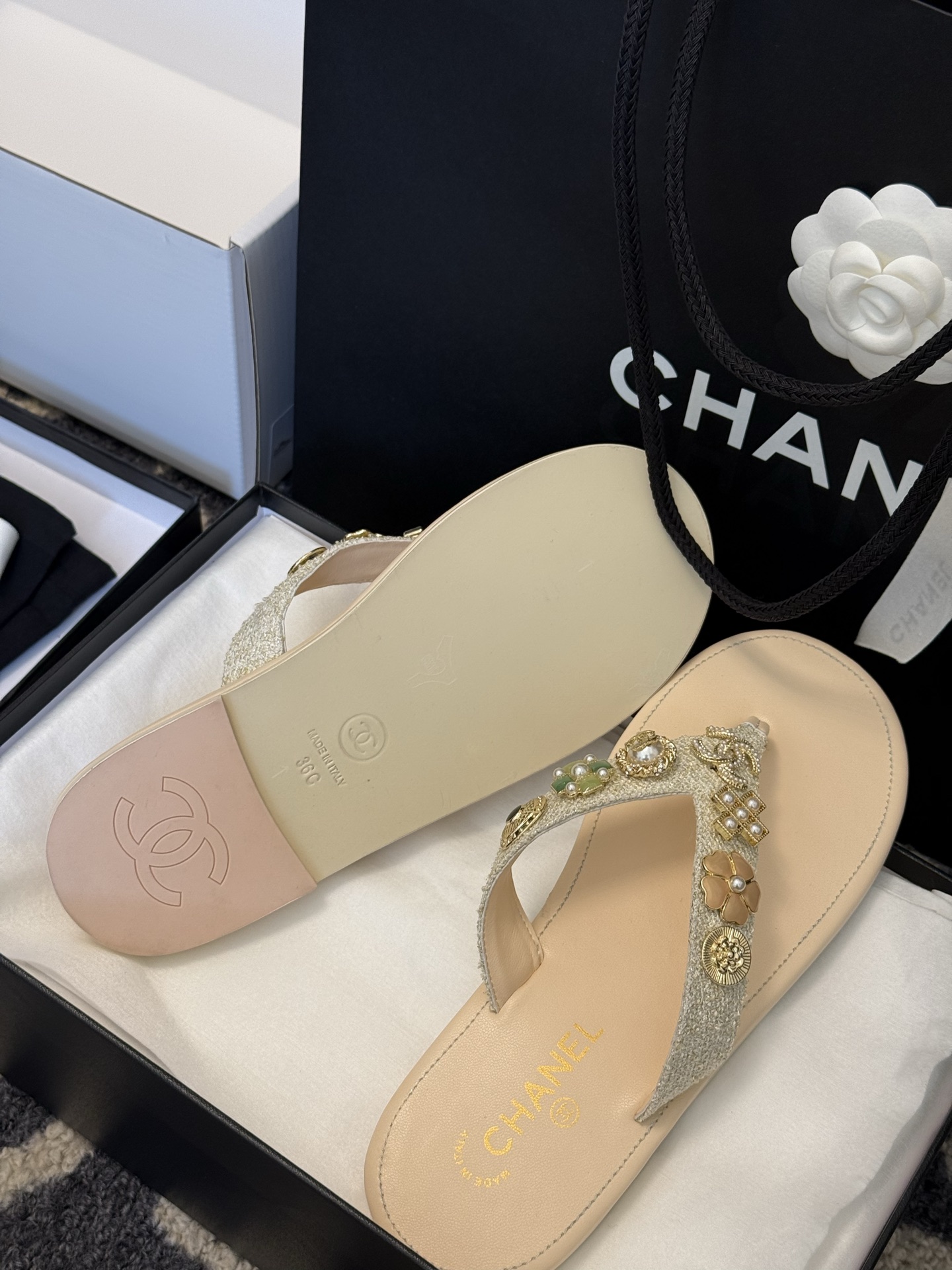 Bagsaaa Ch**el Thongs G46304