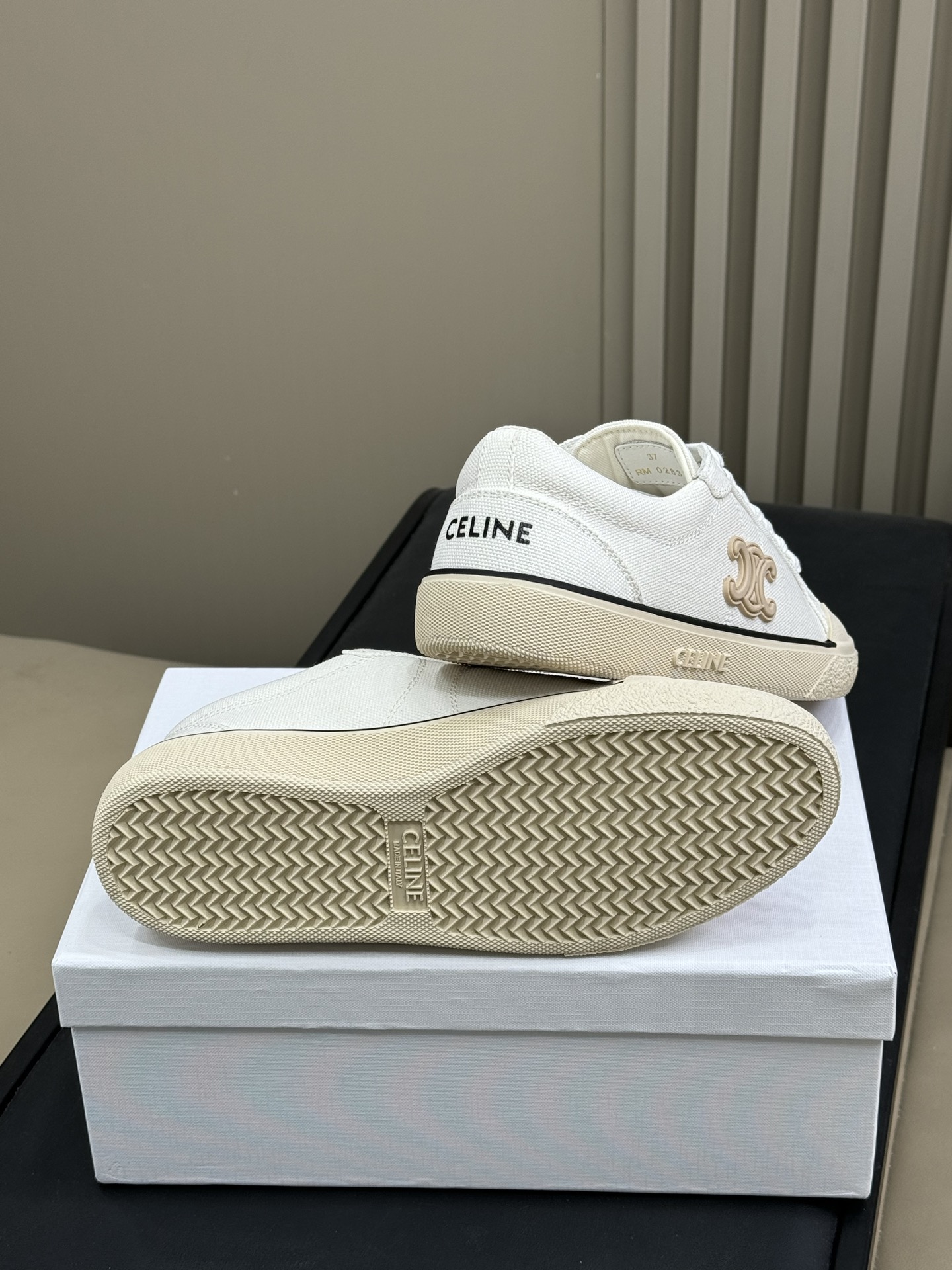 Bagsaaa Ce1i*e Alan Sneakers With Triomphe In Canvas Optic White