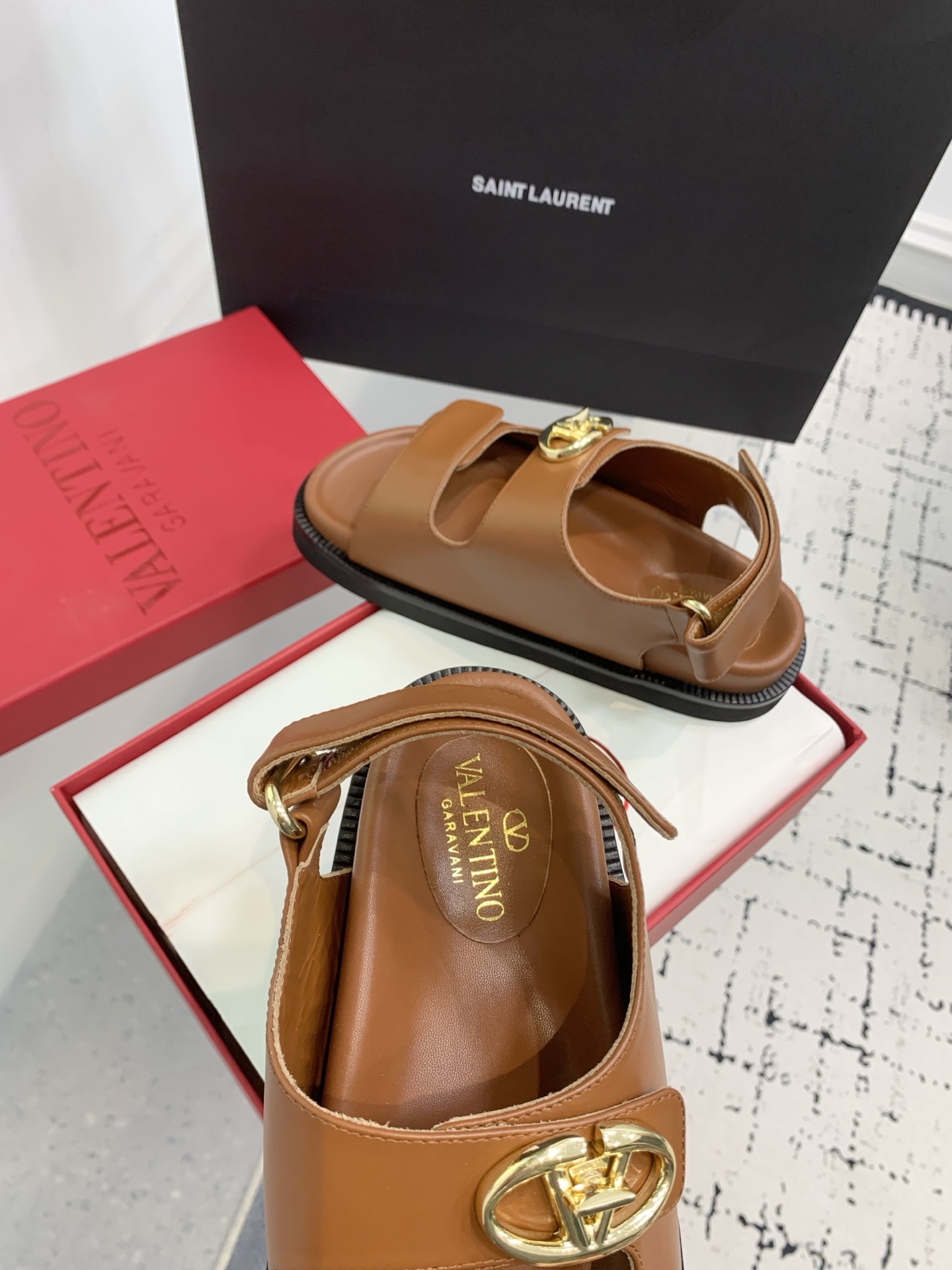 Bagsaaa Va1e*ntin0 VLogo Comfort Sandals Brown