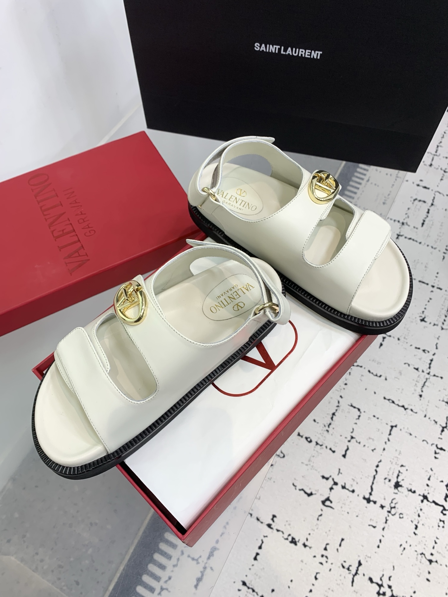 Bagsaaa Va1e*ntin0 VLogo Comfort Sandals White