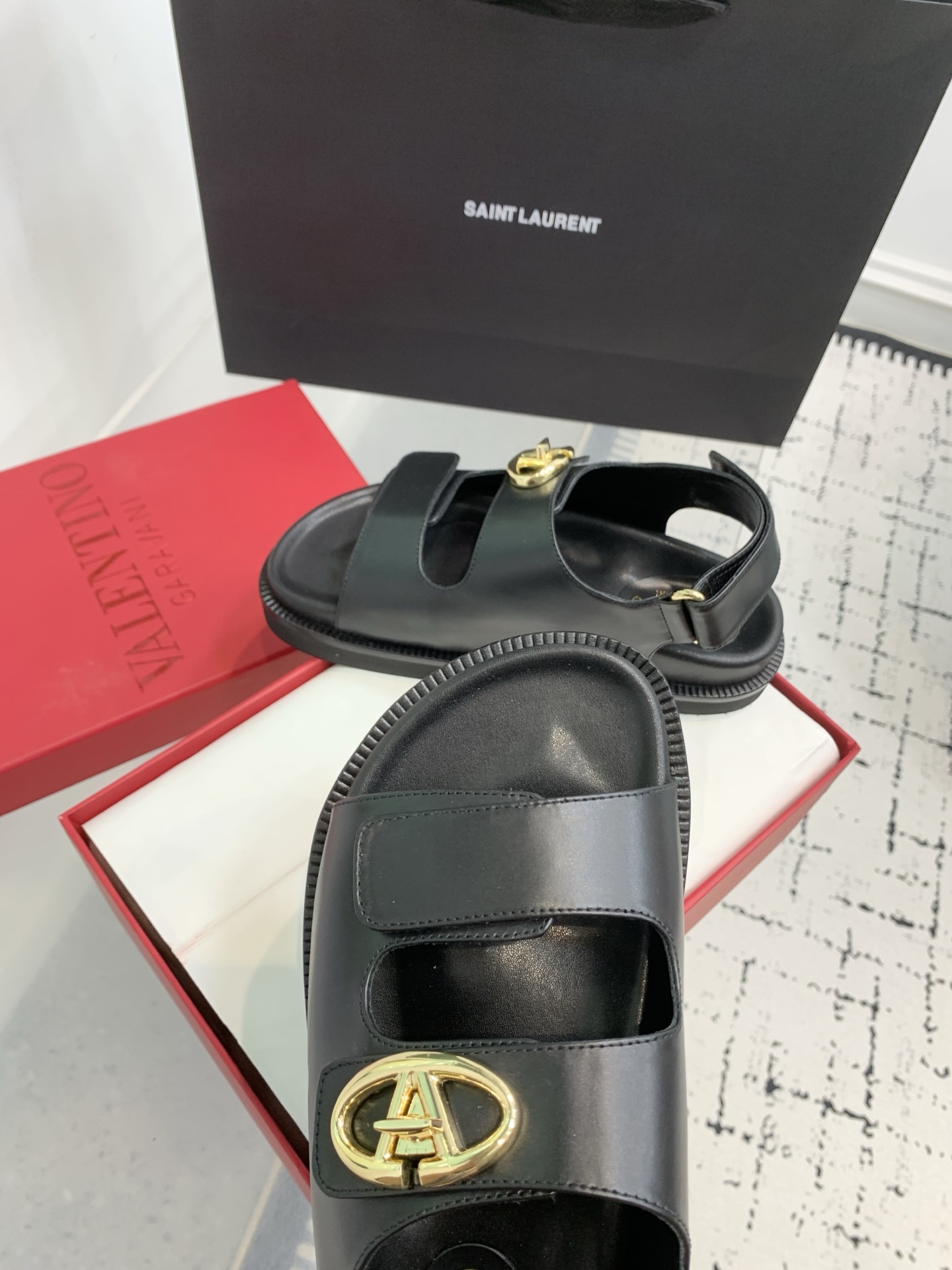 Bagsaaa Va1e*ntin0 VLogo Comfort Sandals Black