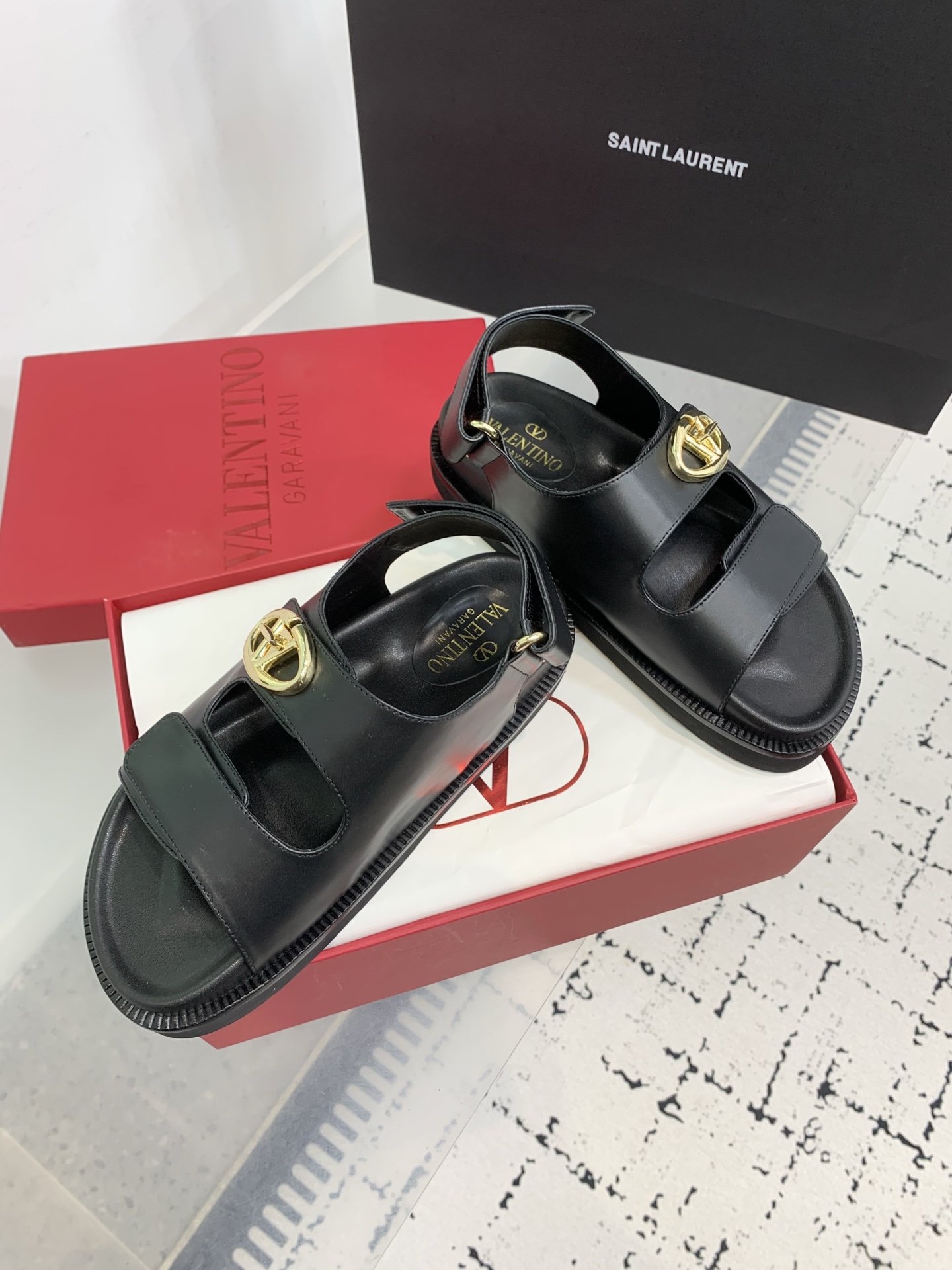 Bagsaaa Va1e*ntin0 VLogo Comfort Sandals Black