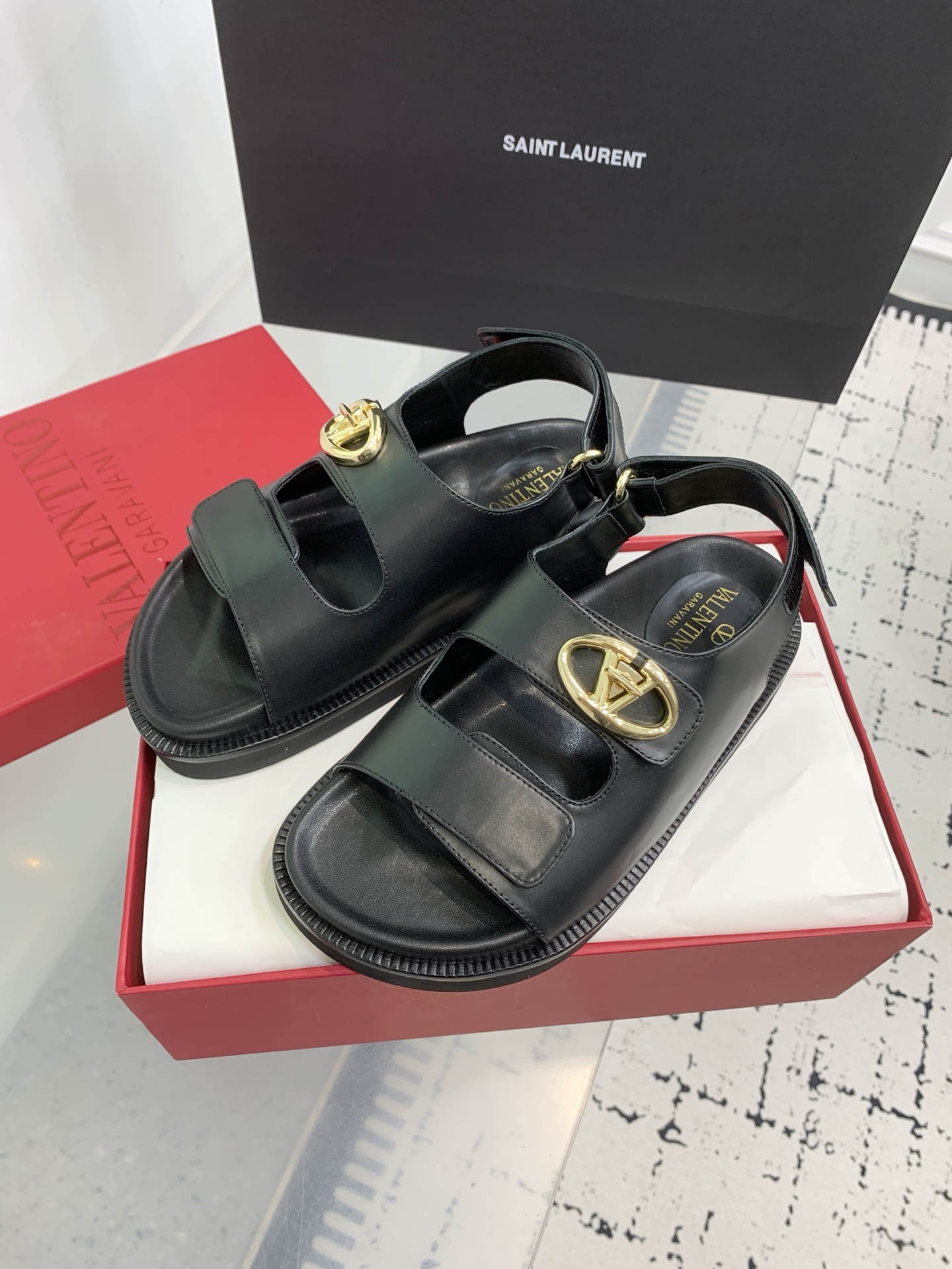 Bagsaaa Va1e*ntin0 VLogo Comfort Sandals Black