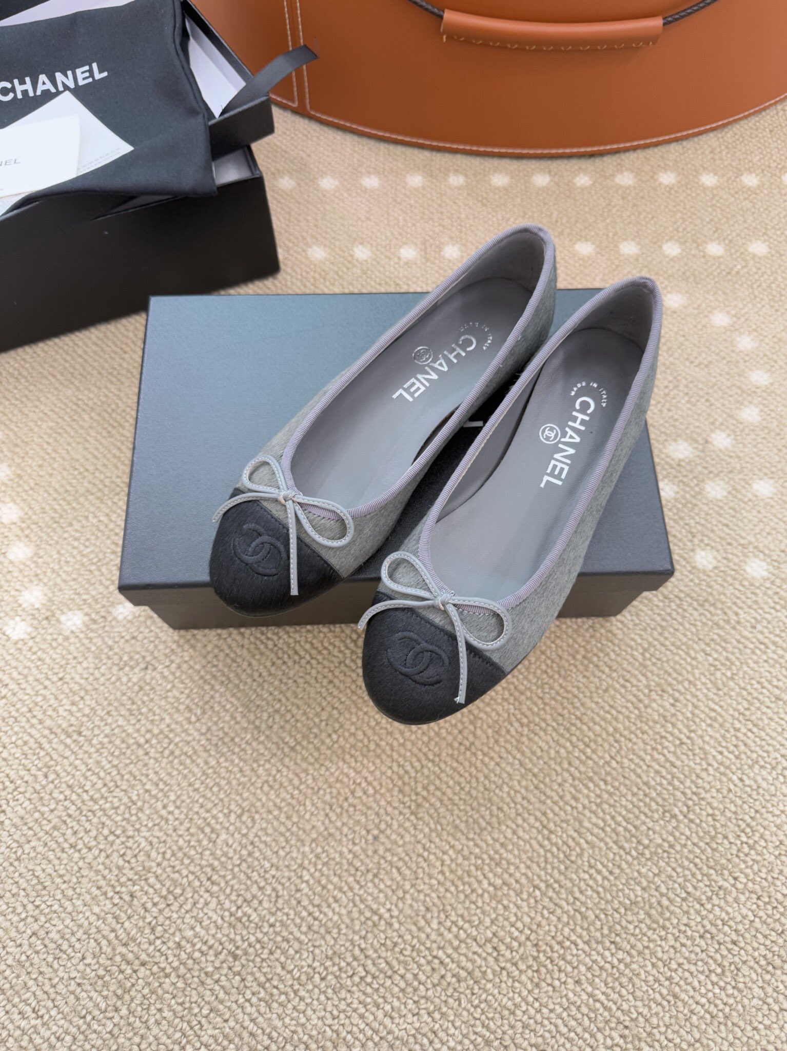 Bagsaaa Ch**el Classic Ballerina Flats Gray & Black