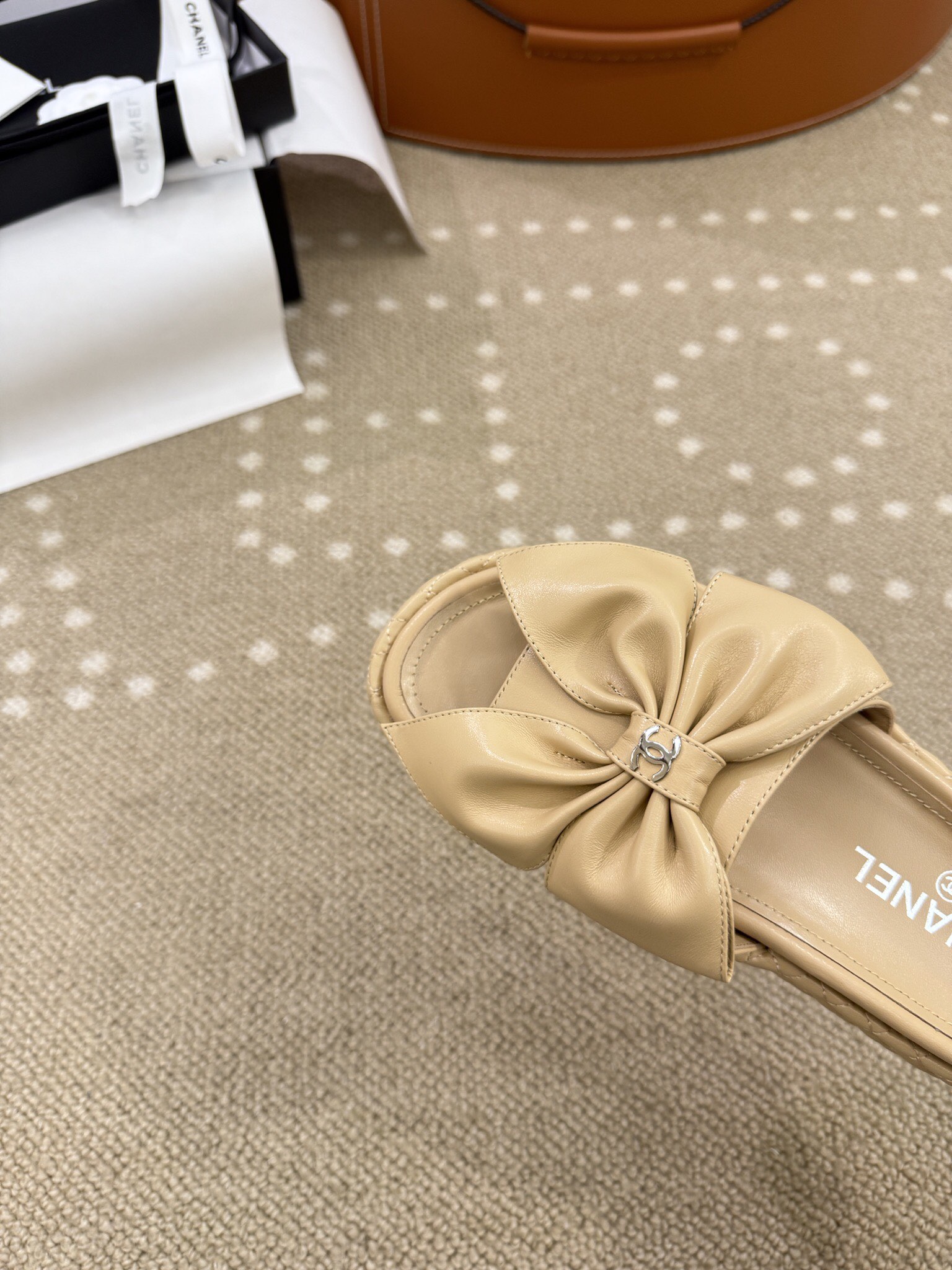 Bagsaaa Ch**el Bow Slide Sandals Beige