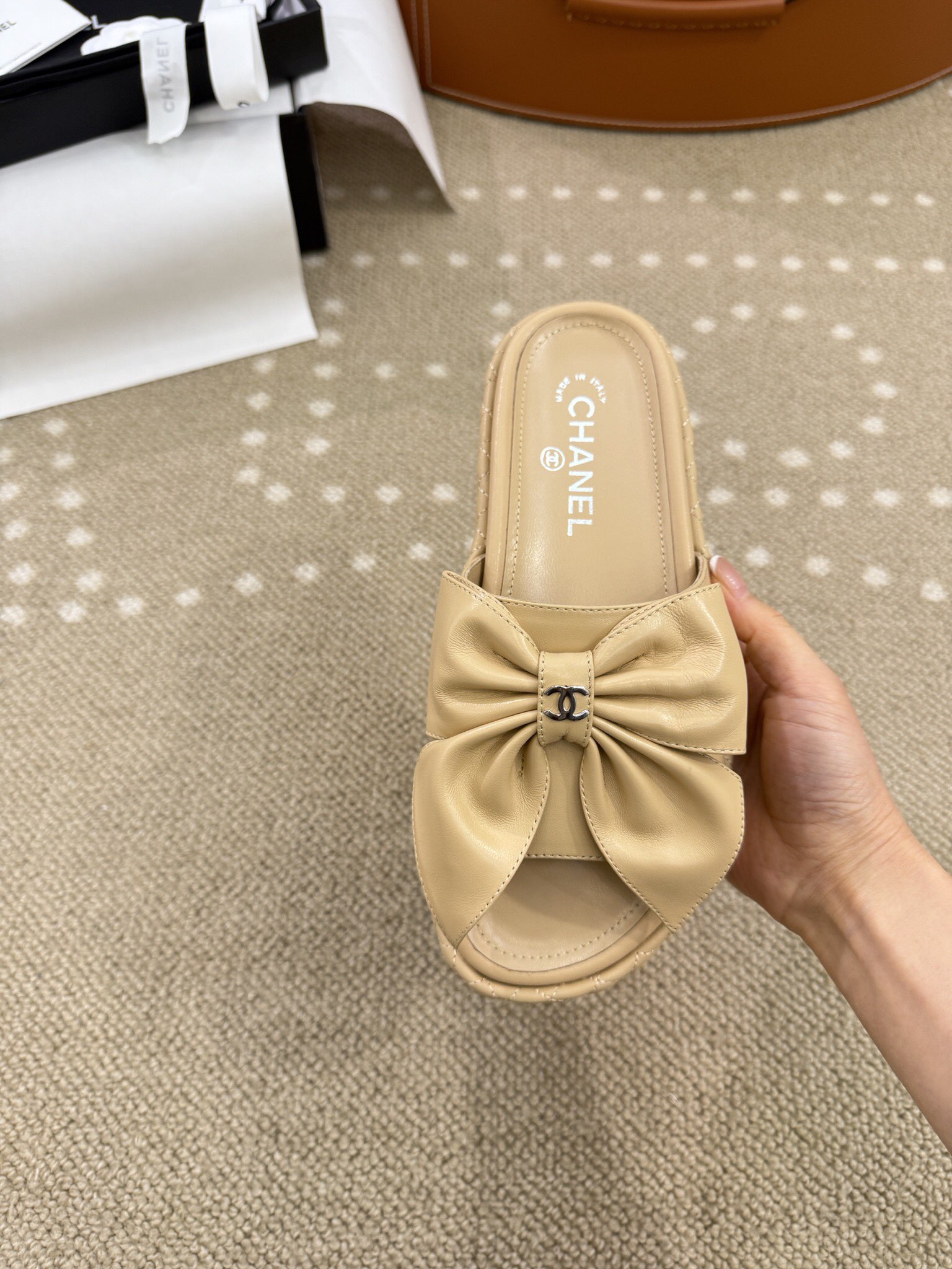 Bagsaaa Ch**el Bow Slide Sandals Beige
