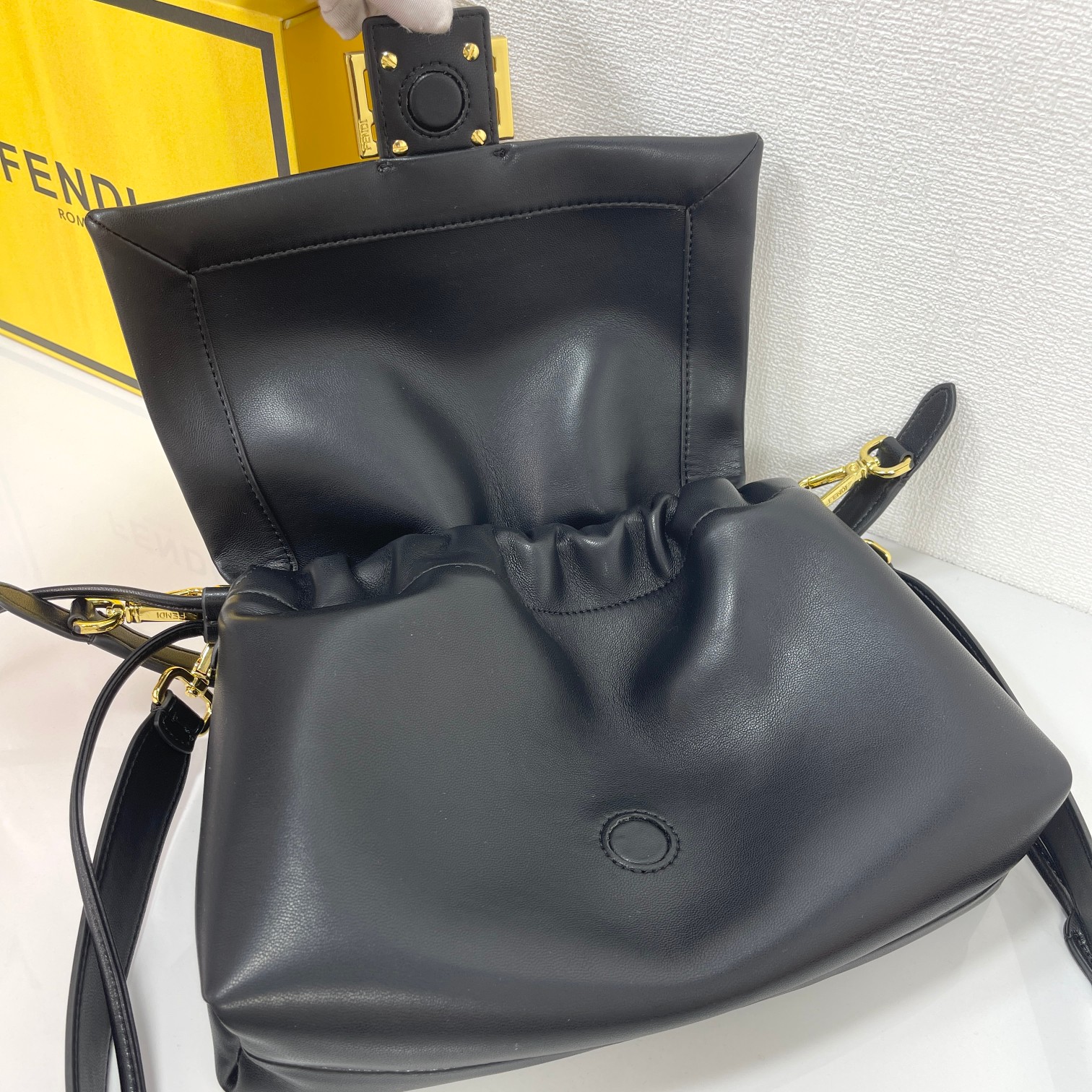 Bagsaaa F**di Mamma Baguette Medium black nappa leather bag - 26.5 cm