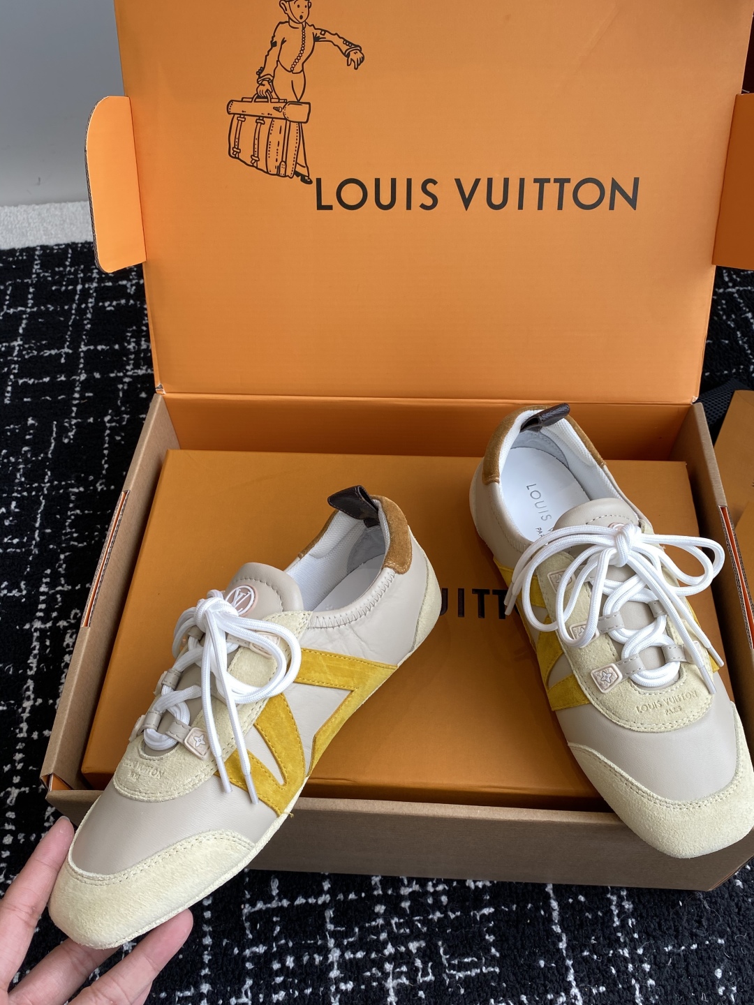 Bagsaaa LV Sneakerina Light Beige
