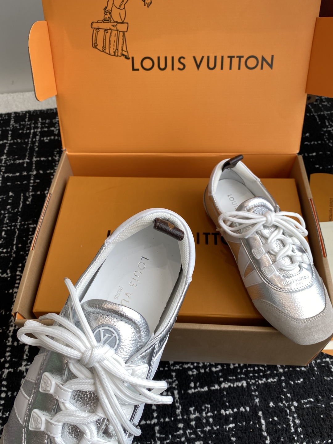 Bagsaaa LV Sneakerina Silver
