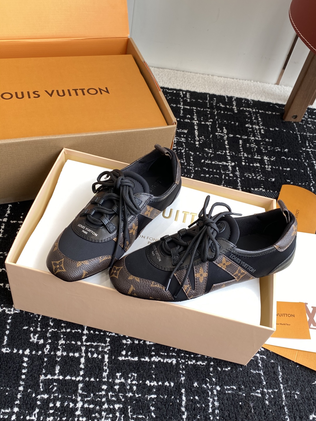 Bagsaaa LV Sneakerina Black