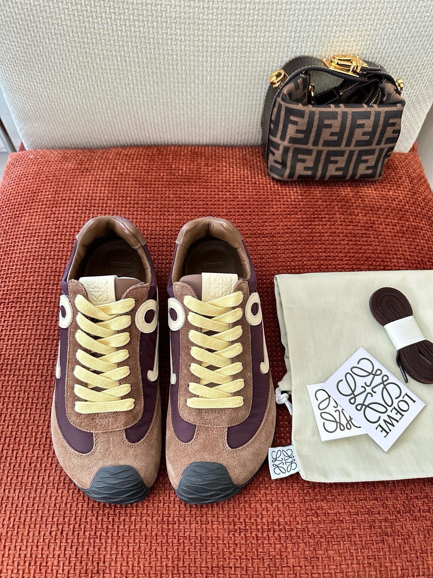Bagsaaa L0ew* Ballet Runner 2.0 in nylon and calfskin Brown
