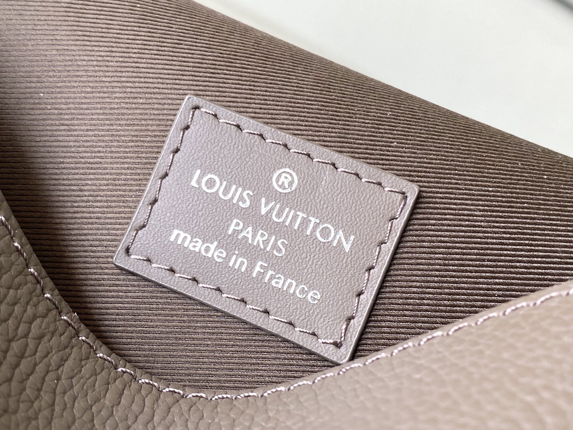 Bagsaaa LV M11484 Fastline Wearable Wallet Moka Brown - 17.3cm