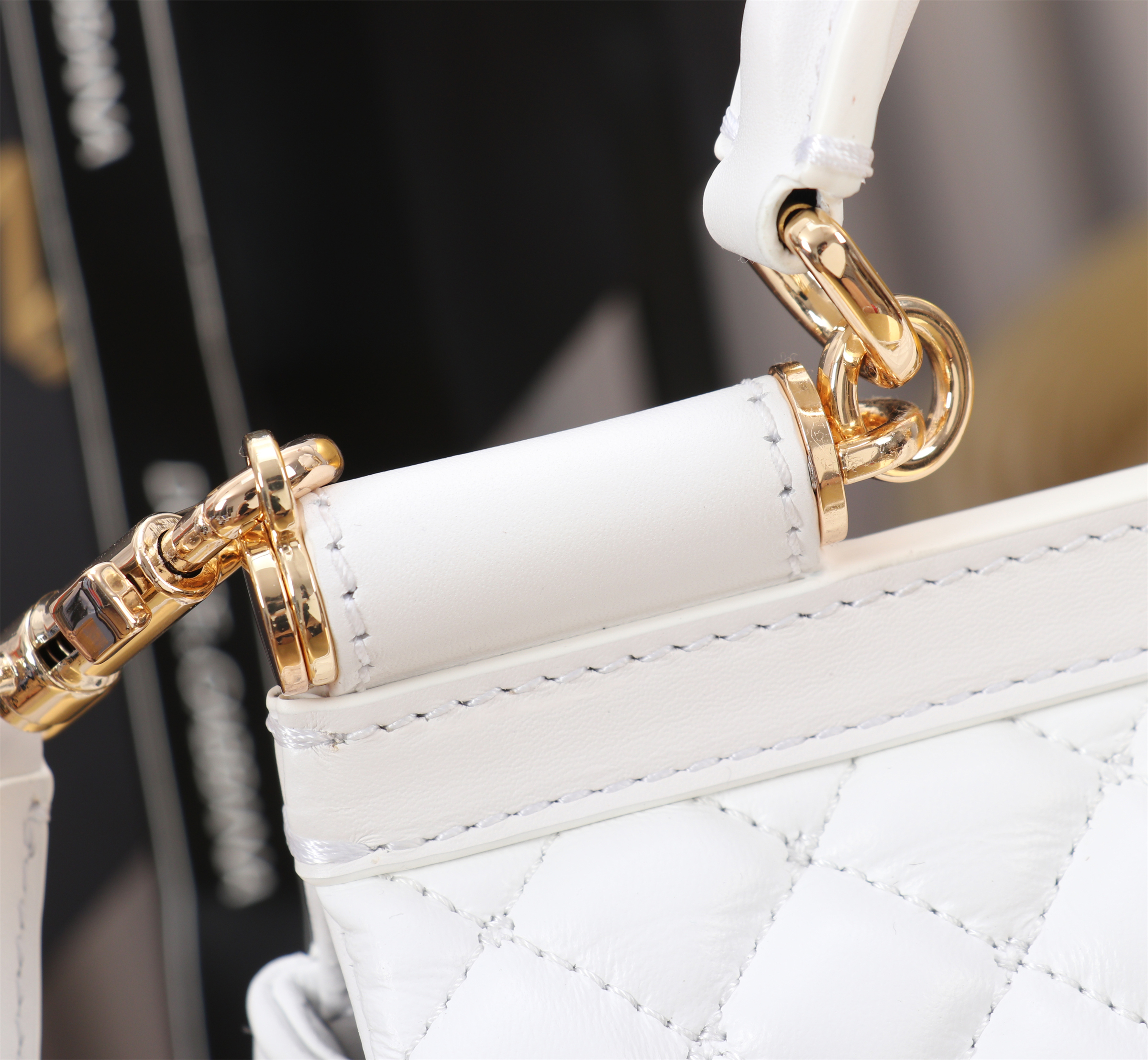 Bagsaaa Dolce & Gabbana Small quilted nappa leather Sicily handbag white - 19cm