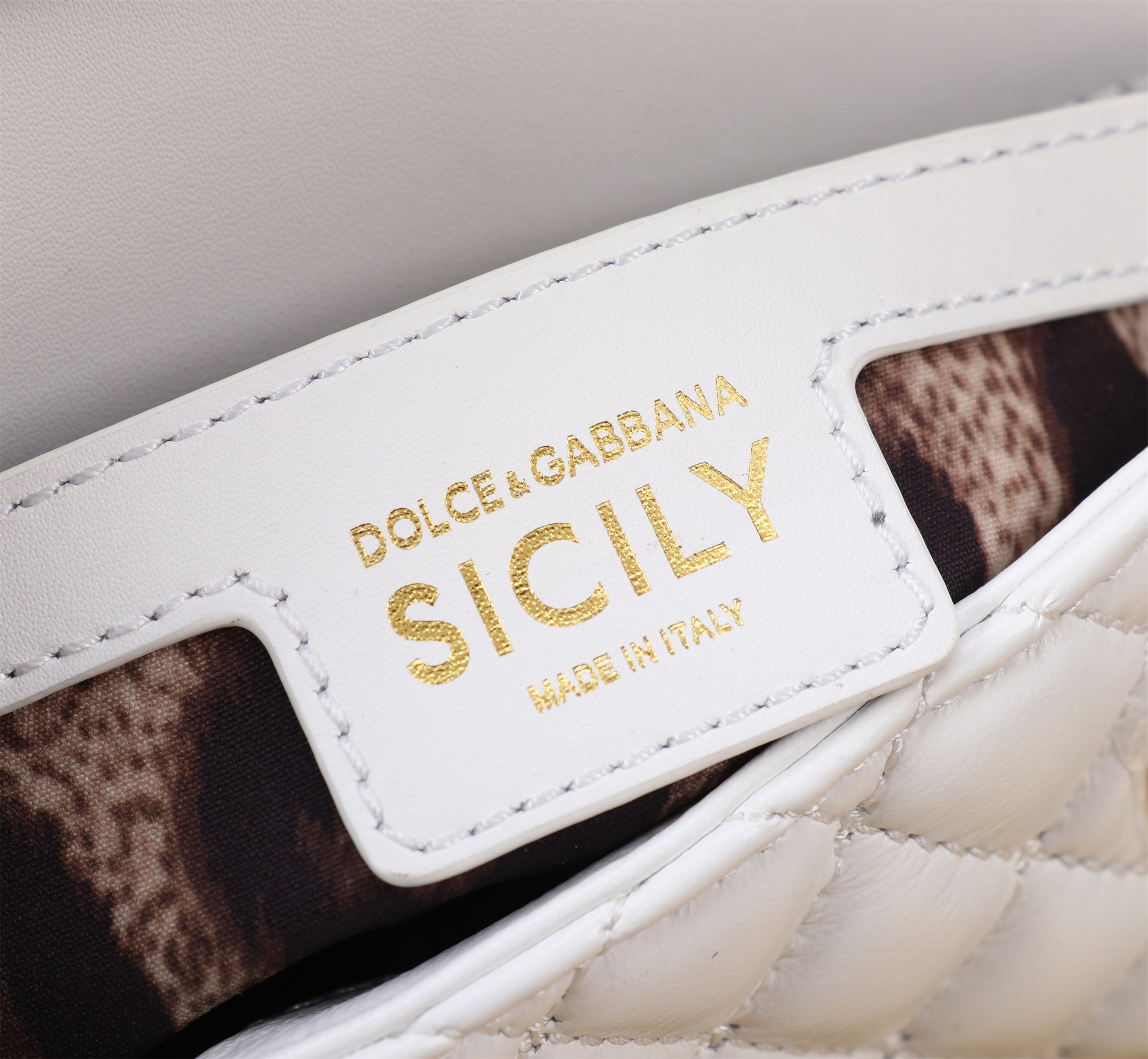 Bagsaaa Dolce & Gabbana Small quilted nappa leather Sicily handbag white - 19cm