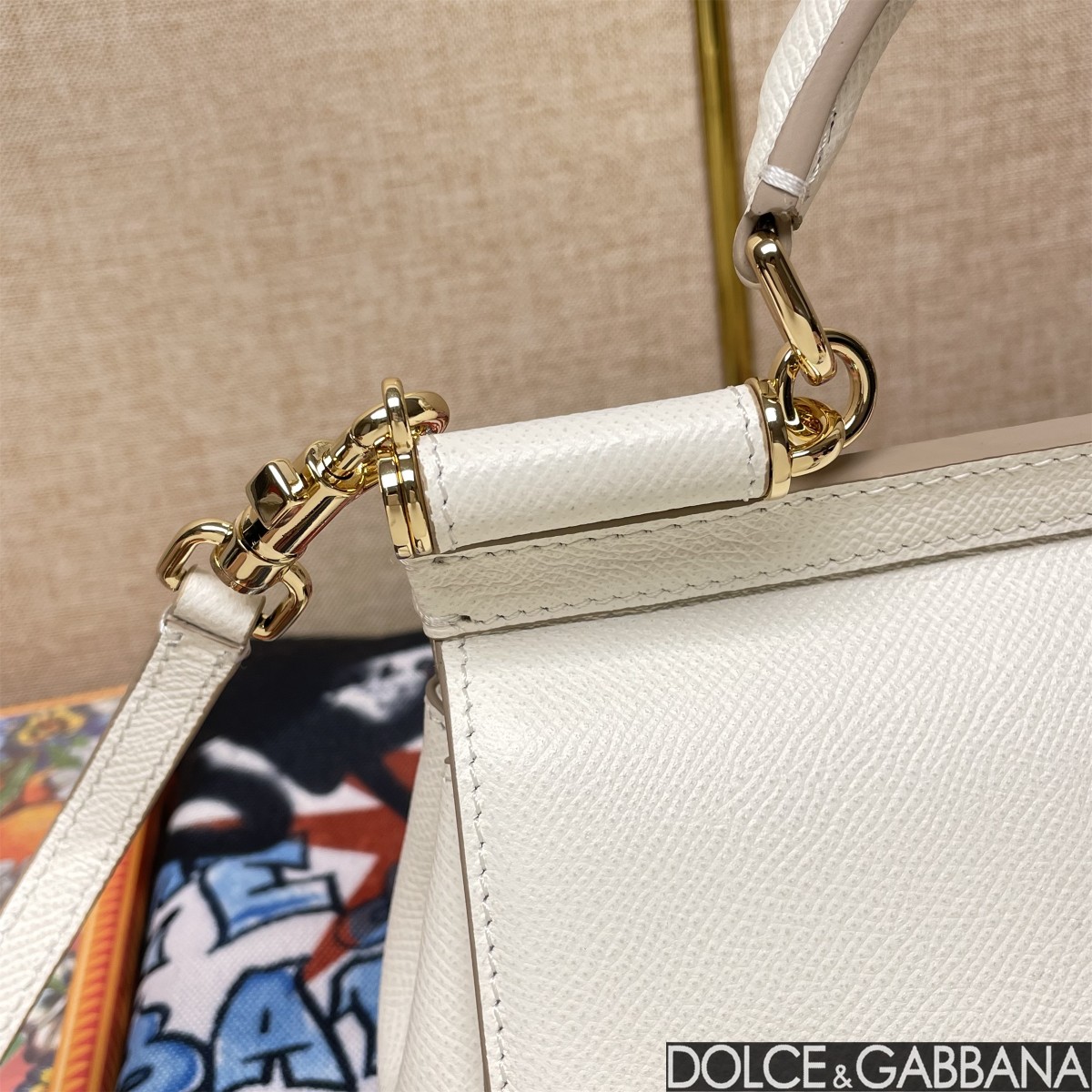 Bagsaaa Dolce & Gabbana Small Sicily handbag off white - 19cm