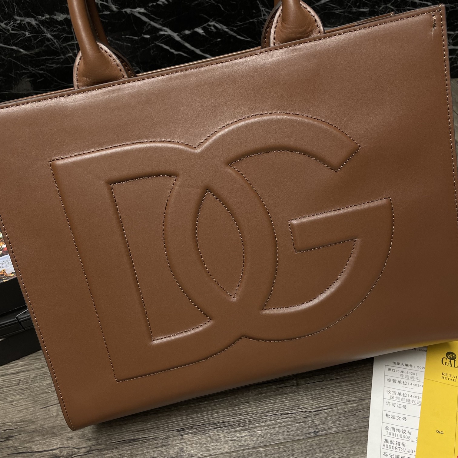 Bagsaaa Dolce & Gabbana Small calfskin DG Daily shopper brown - 37cm
