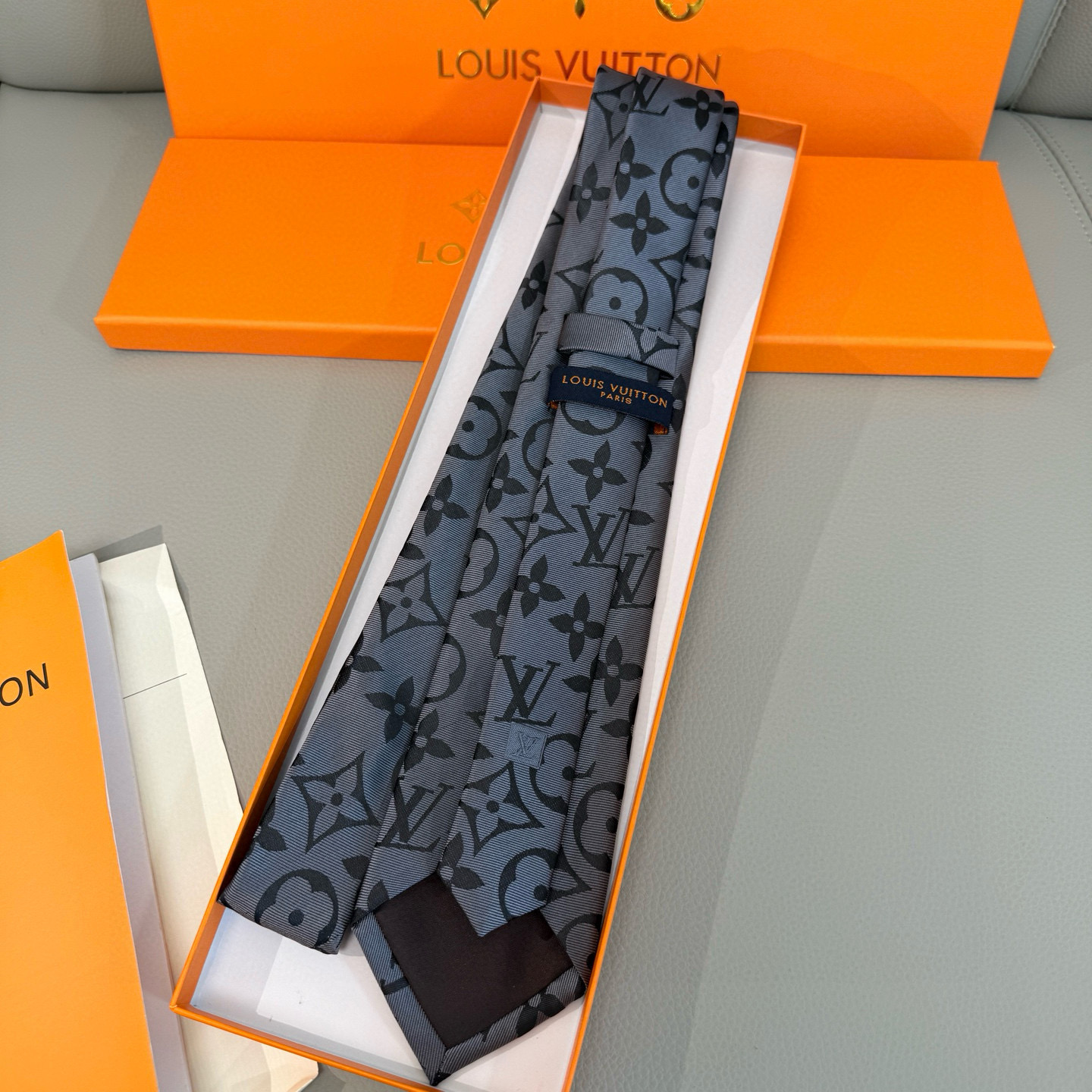 Bagsaaa LV Tie 02