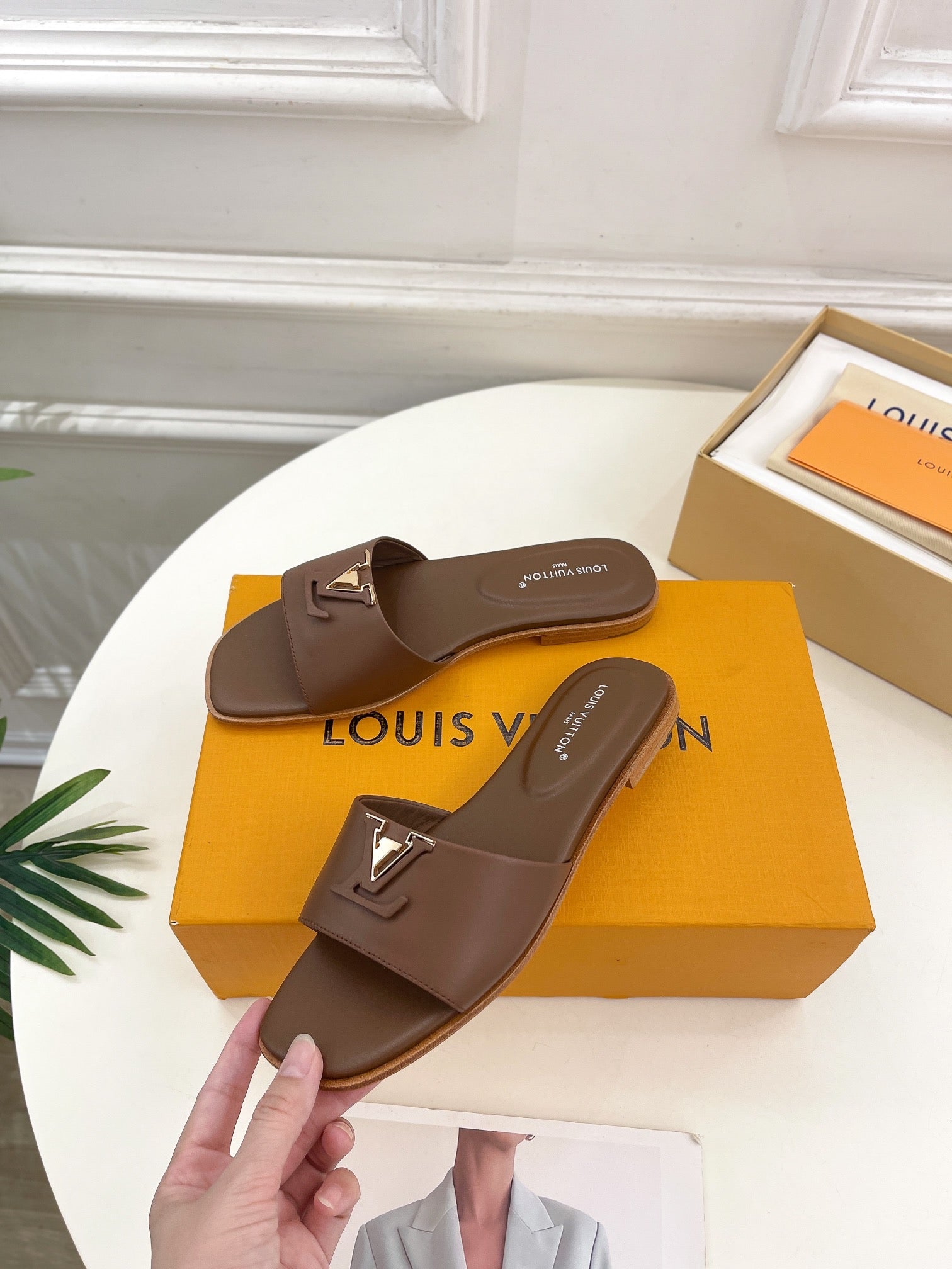 Bagsaaa LV Mare Flat Mule dark brown