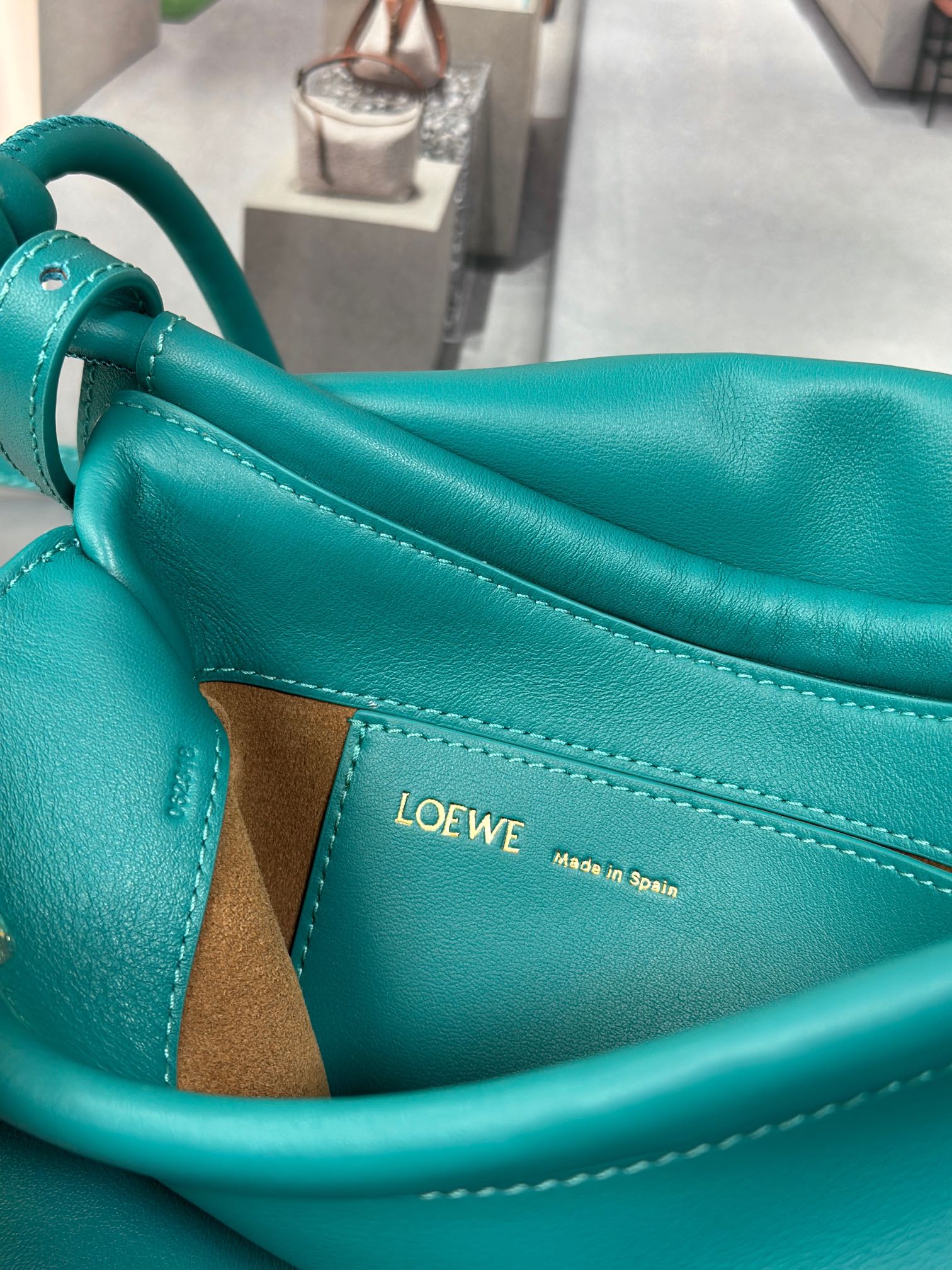 Bagsaaa L0ew* Paseo Leather Shoulder Bag Green - 26cm