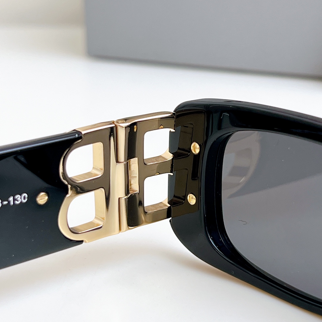 Bagsaaa Ba1en*iaga Sunglasses