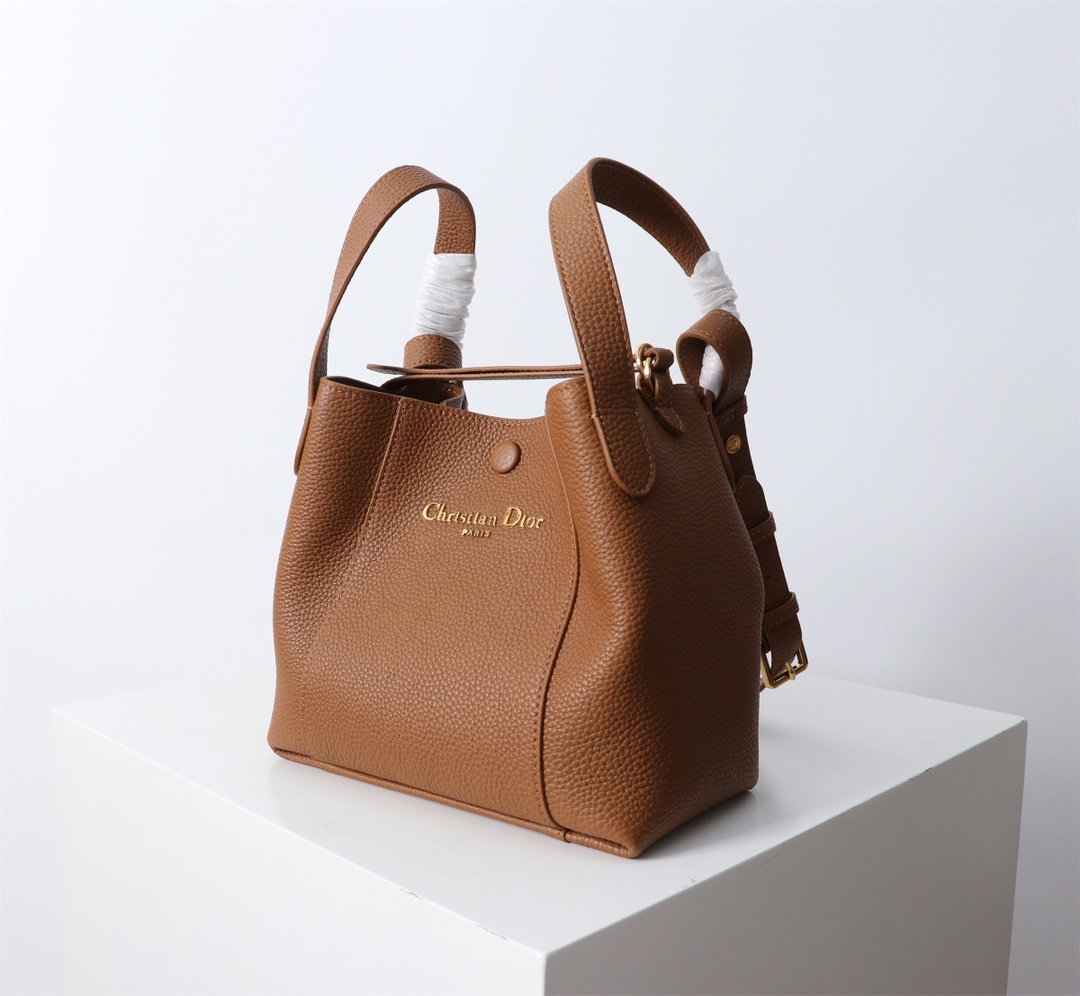 Bagsaaa D10r Small Signature Bucket Bag Brown Grained Calfskin - 21cm