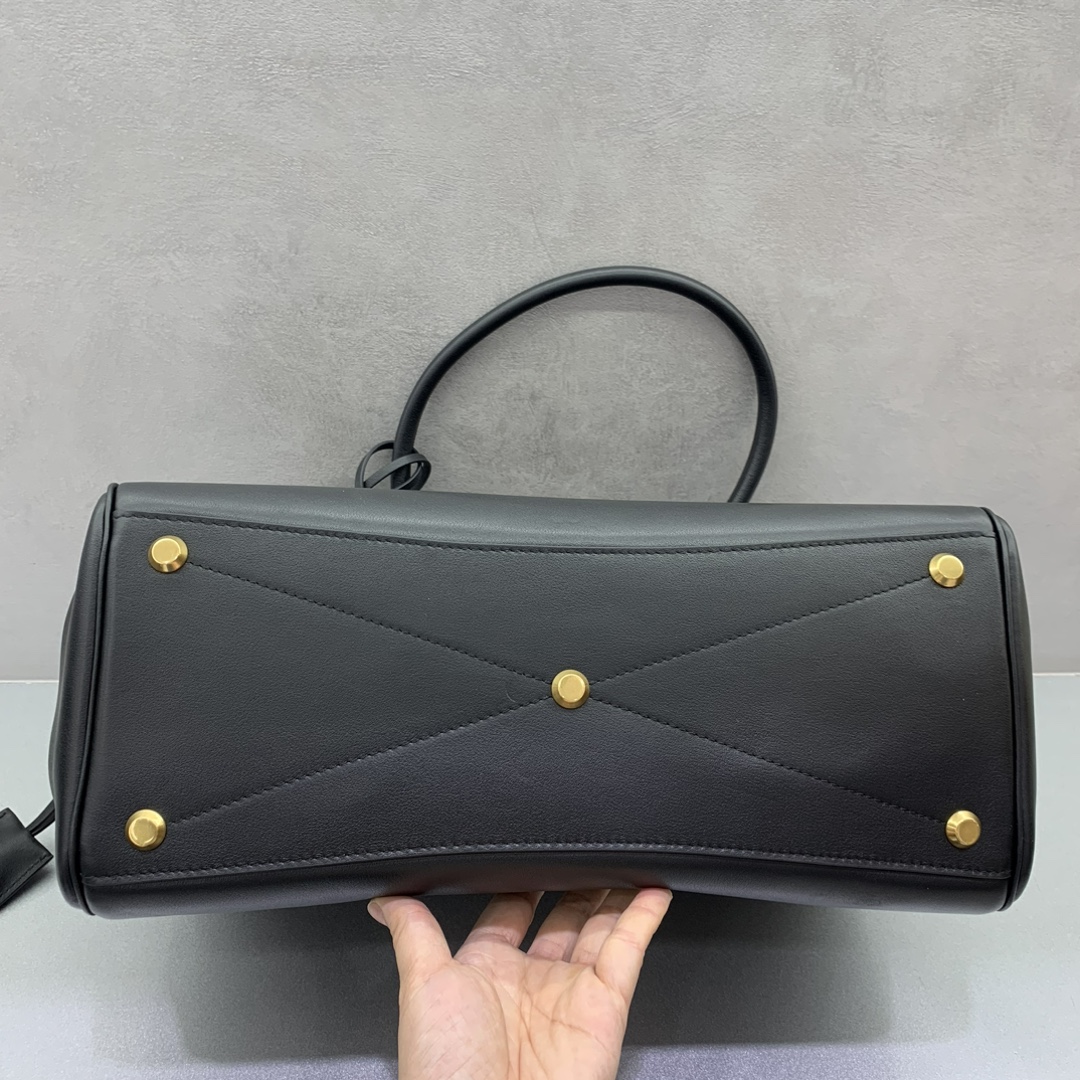Bagsaaa Ba1en*iaga Bel Air Carry All Bag Medium in black smooth calfskin - 37cm