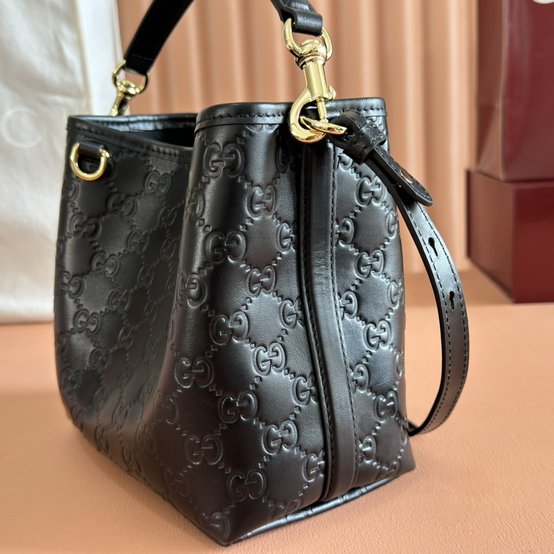 Bagsaaa Gvc*1 GG Emblem Mini Bucket Bag 815118 black embossed GG - 19x18x11 cm