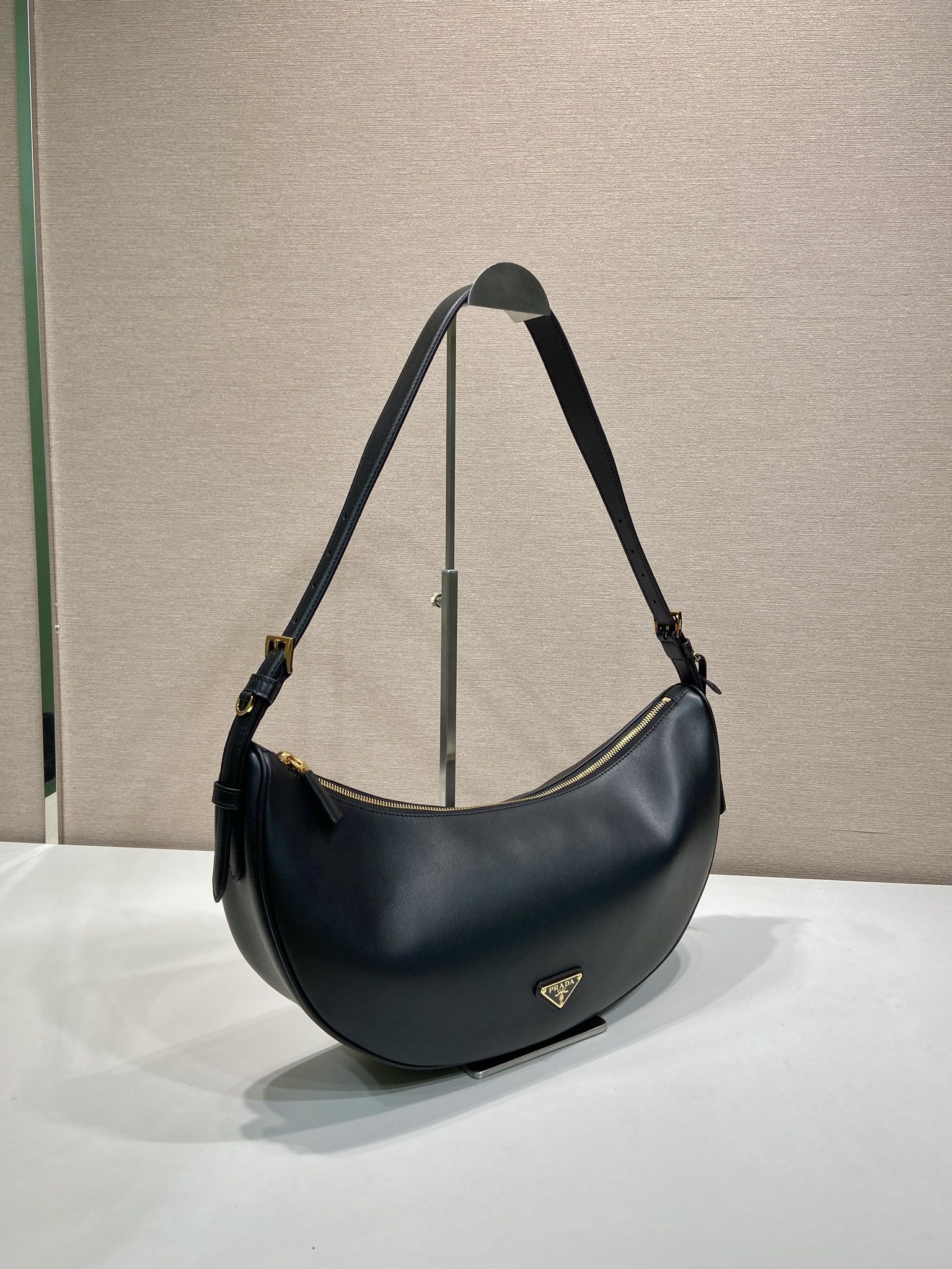 Bagsaaa Pra*a Demi-lune large leather shoulder bag 1BC255 black - 42cm